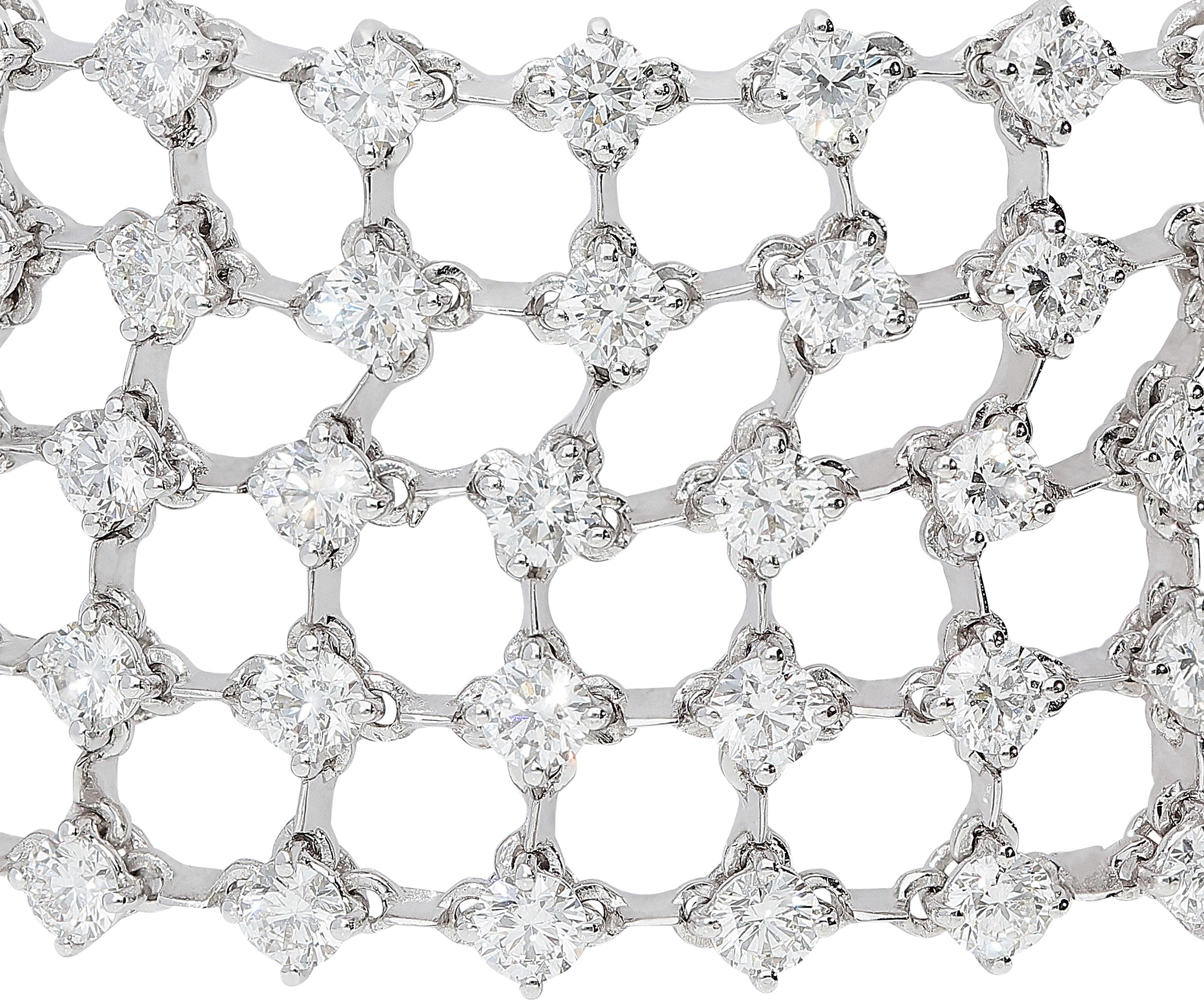 18.95 Carat White GVS Diamonds 18 Karat White Gold 5 Rows Tennis Bracelet In New Condition For Sale In Valenza, IT