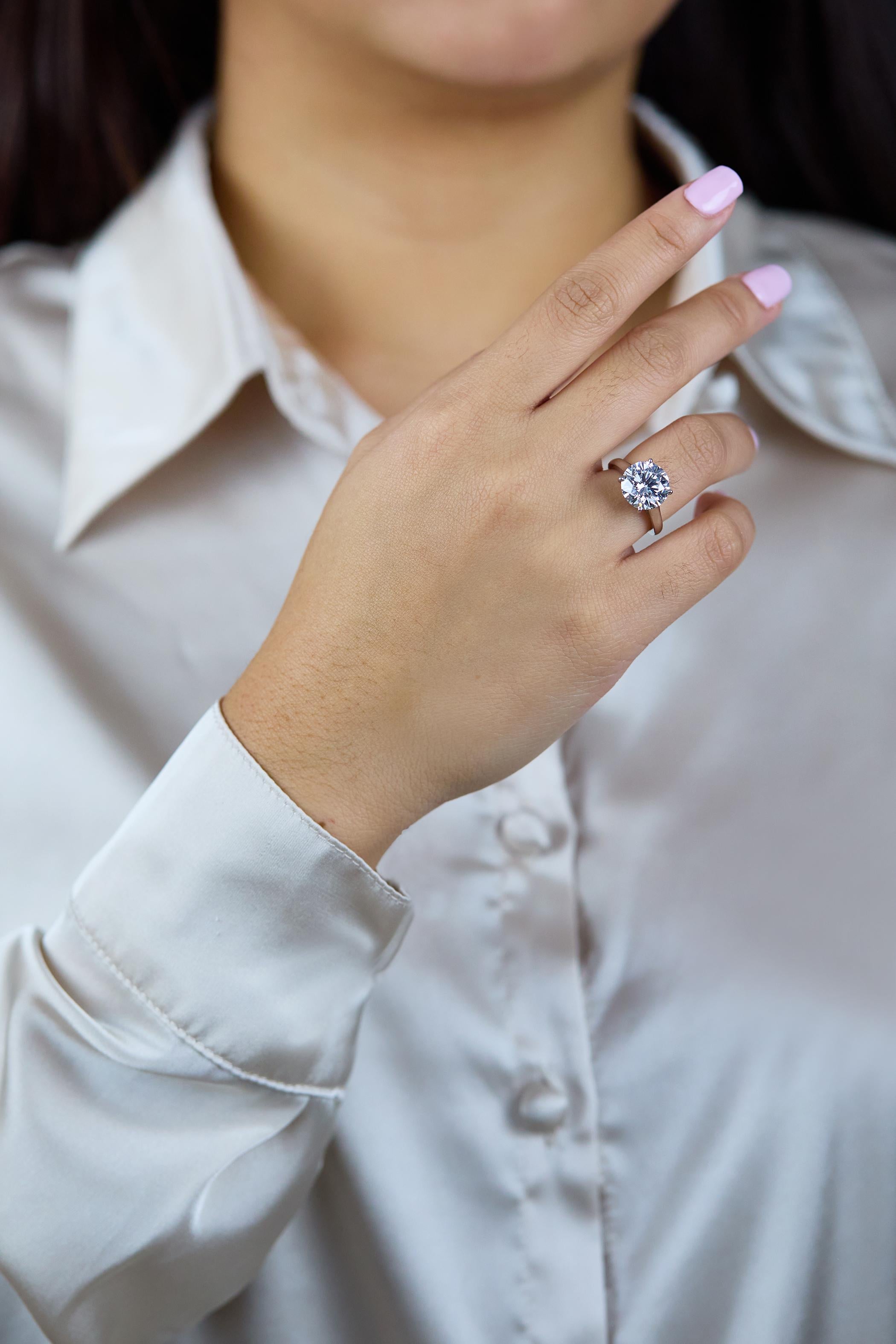 Women's 1895 Cartier 5.10 Carats Round Brilliant Cut Diamond Engagement Ring in Platinum