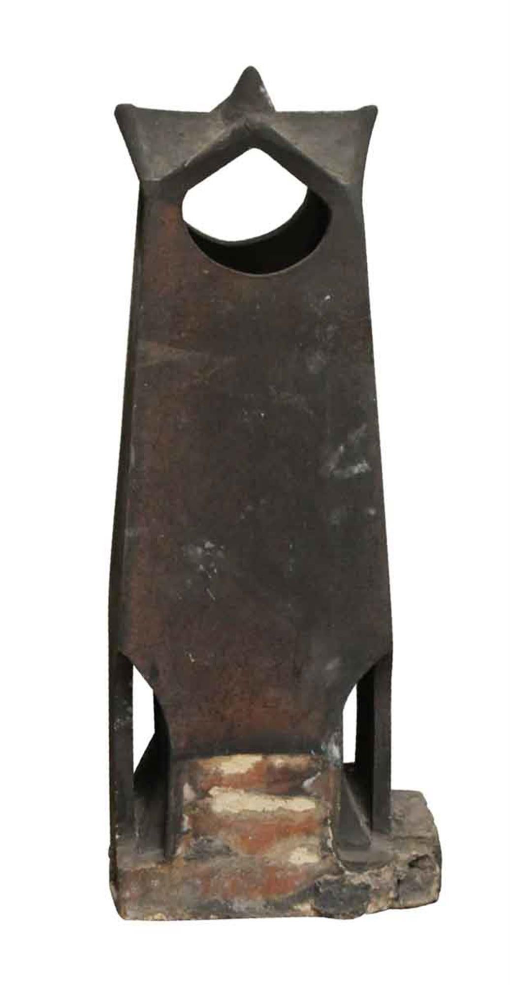 1895 Olla de terracota oscura para chimenea Industrial