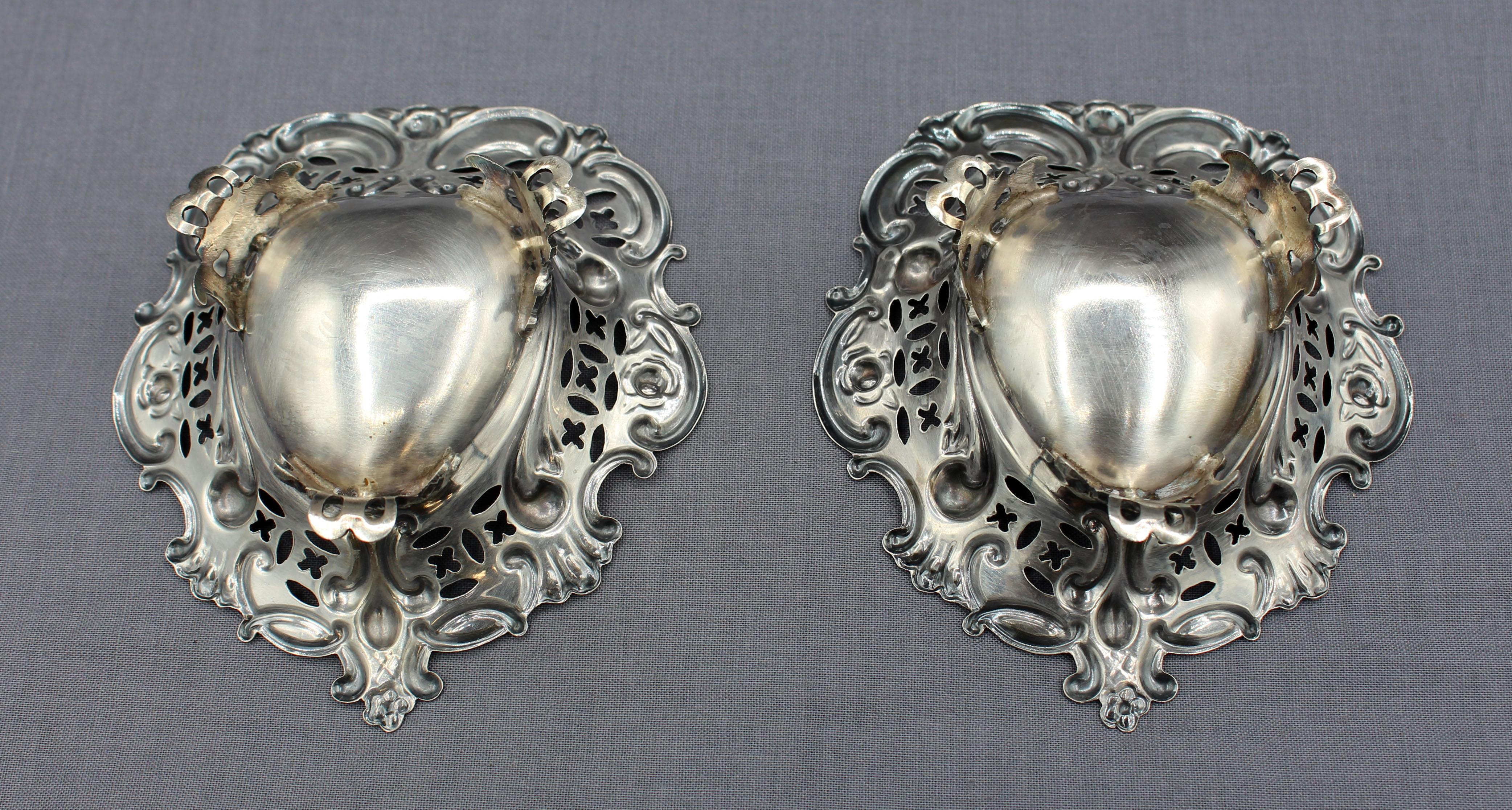 Victorian 1895 Pair of English Sterling Silver Heart Shaped Dishes For Sale