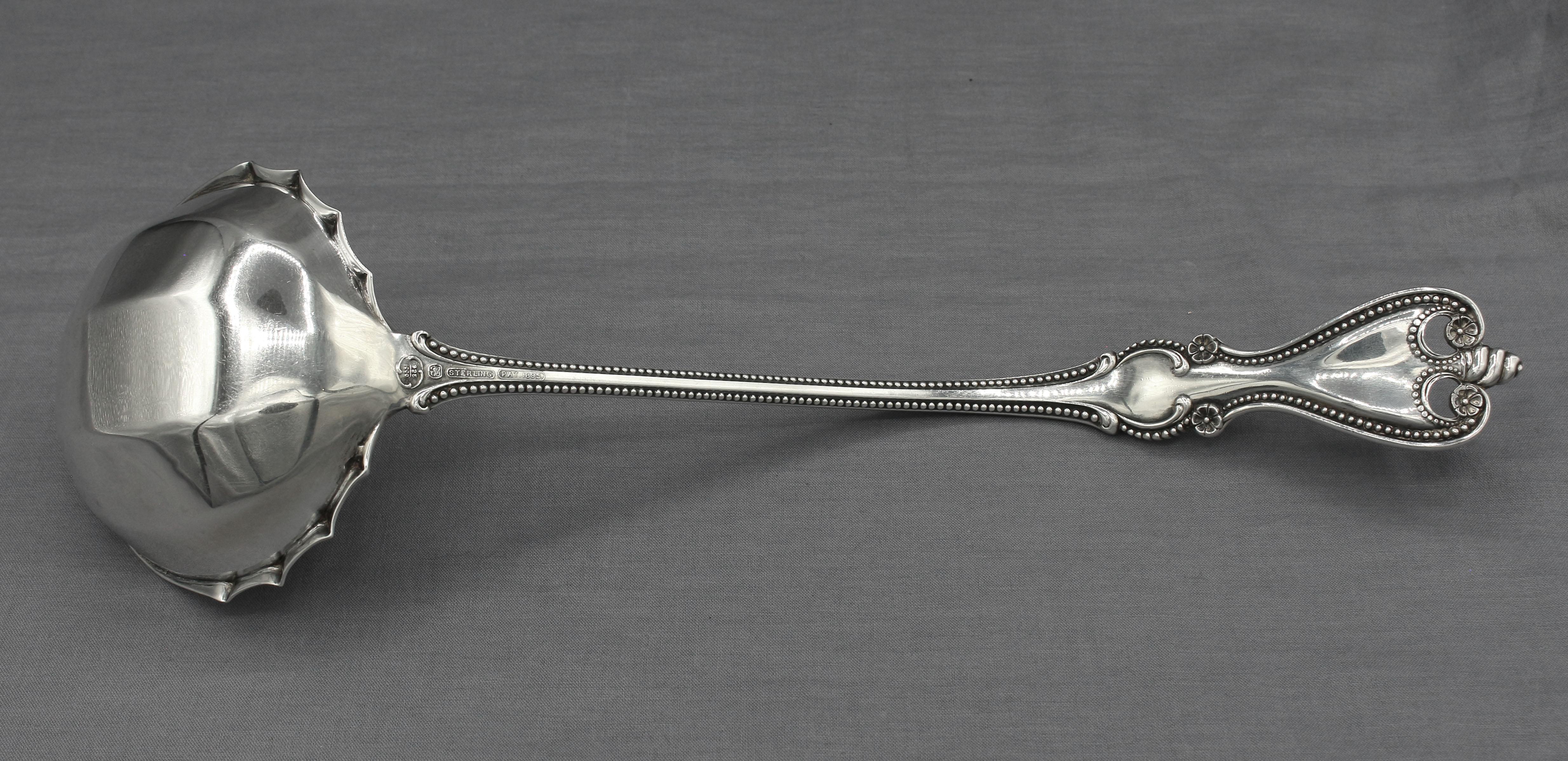 Victorien Louche à soupe ou à punch Old Colonial en argent sterling de 1895 par Towle en vente