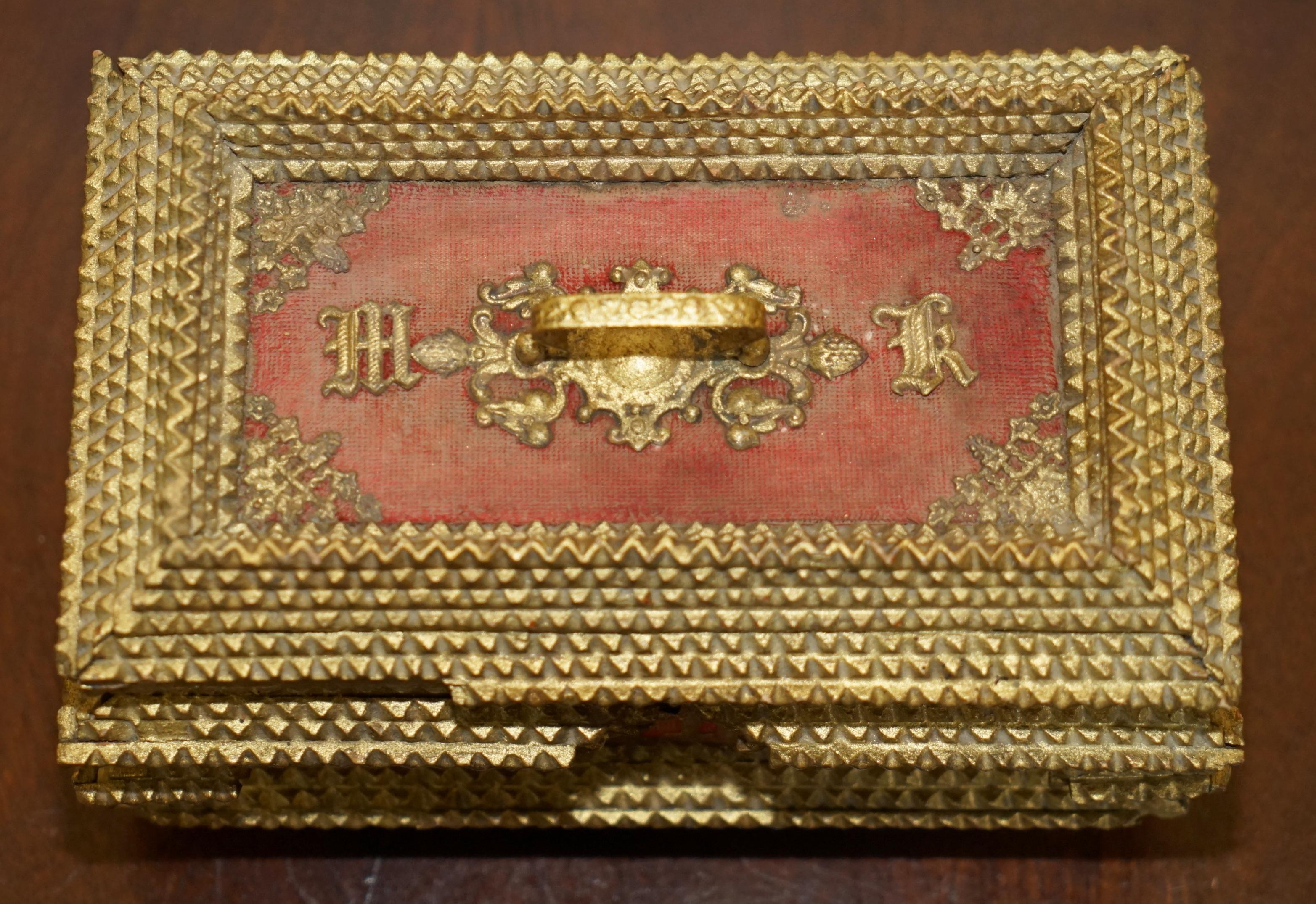 1896 DATED TRAMP ART JEWELLERY BOX ZUM ANDENKEN / IN MEMORY OF JEWELLERY BOx For Sale 3