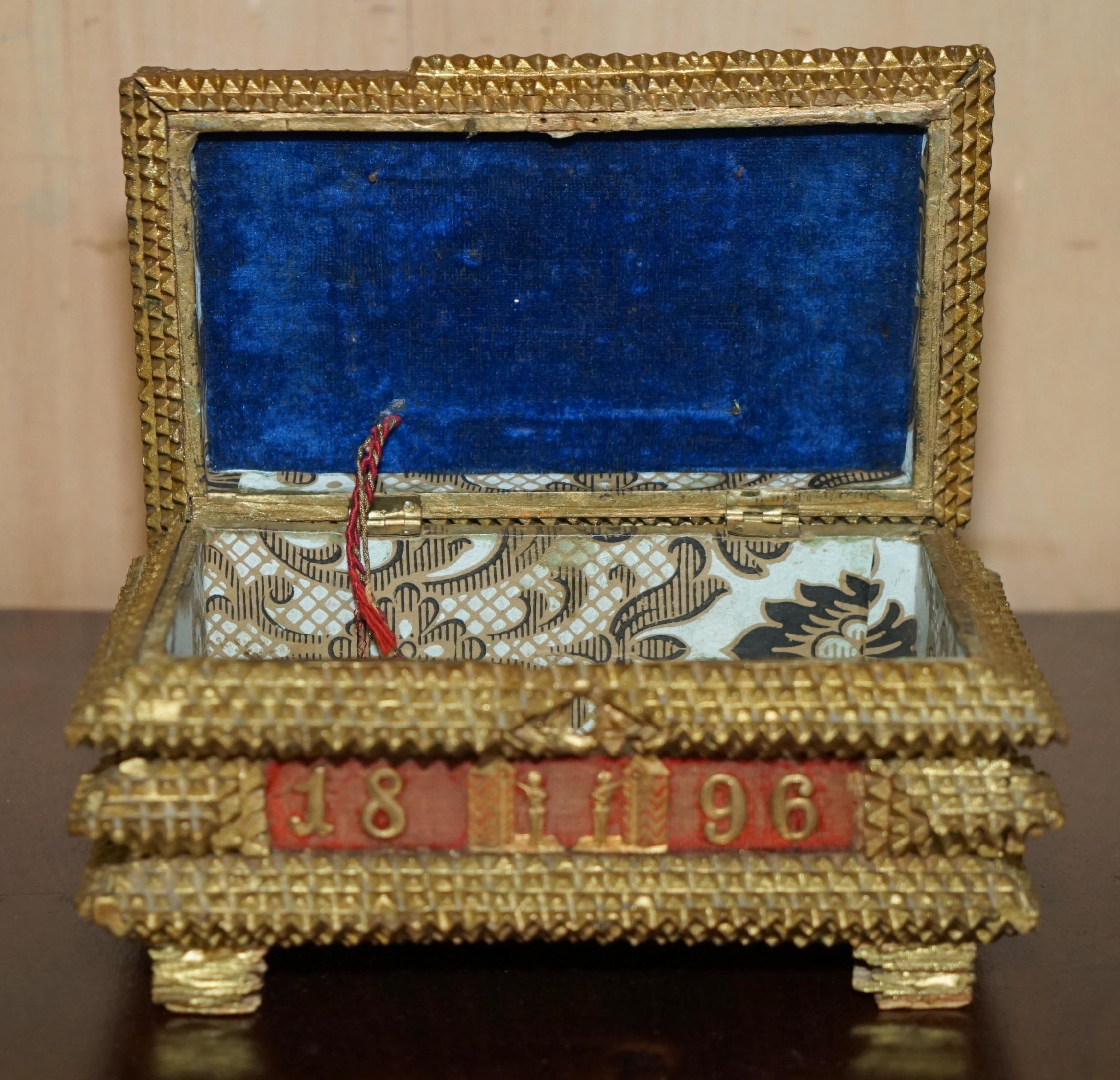 1896 DATED TRAMP ART JEWELLERY BOX ZUM ANDENKEN / IN MEMORY OF JEWELLERY BOx For Sale 10