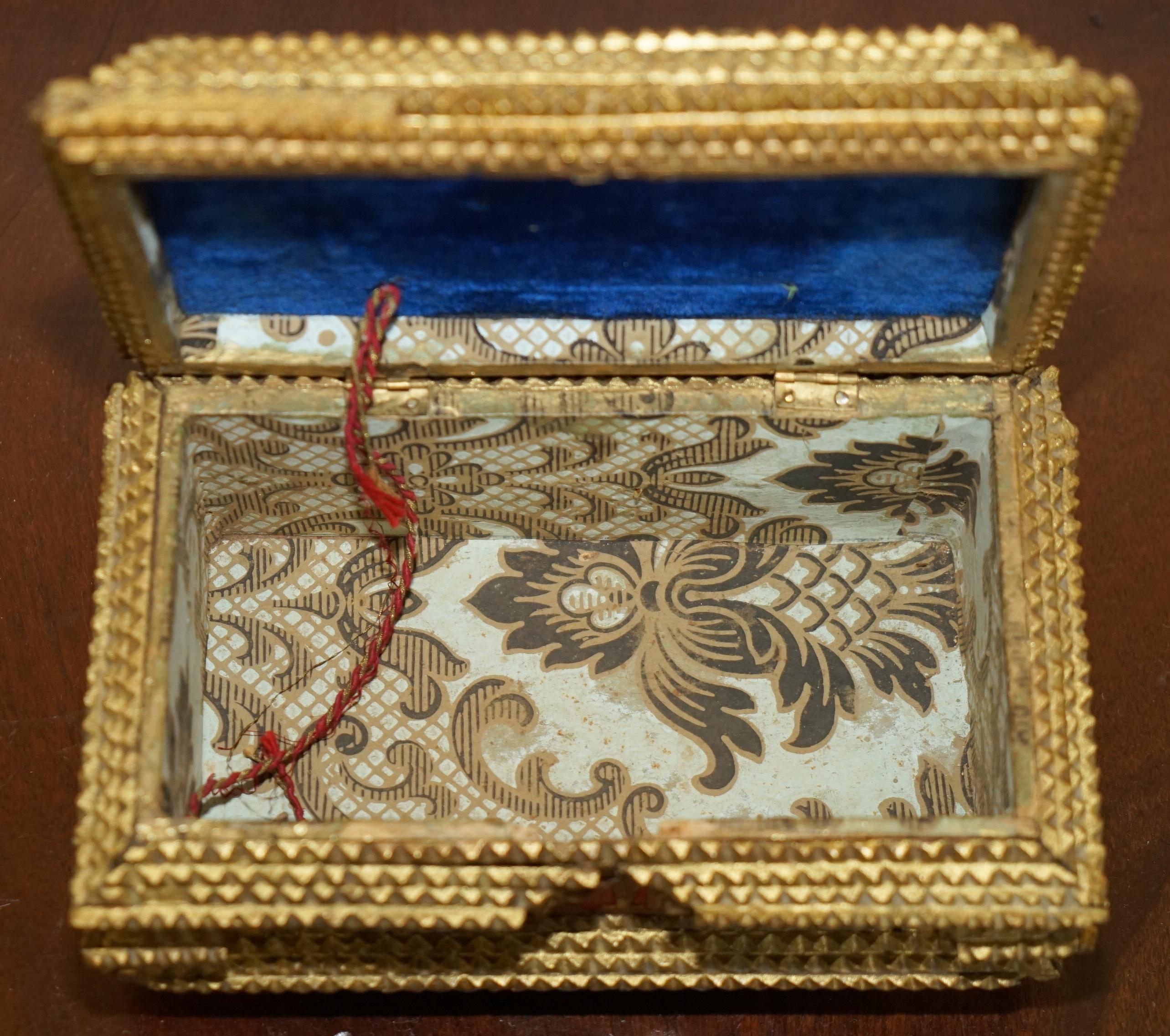 1896 DATED TRAMP ART JEWELLERY BOX ZUM ANDENKEN / IN MEMORY OF JEWELLERY BOx For Sale 11
