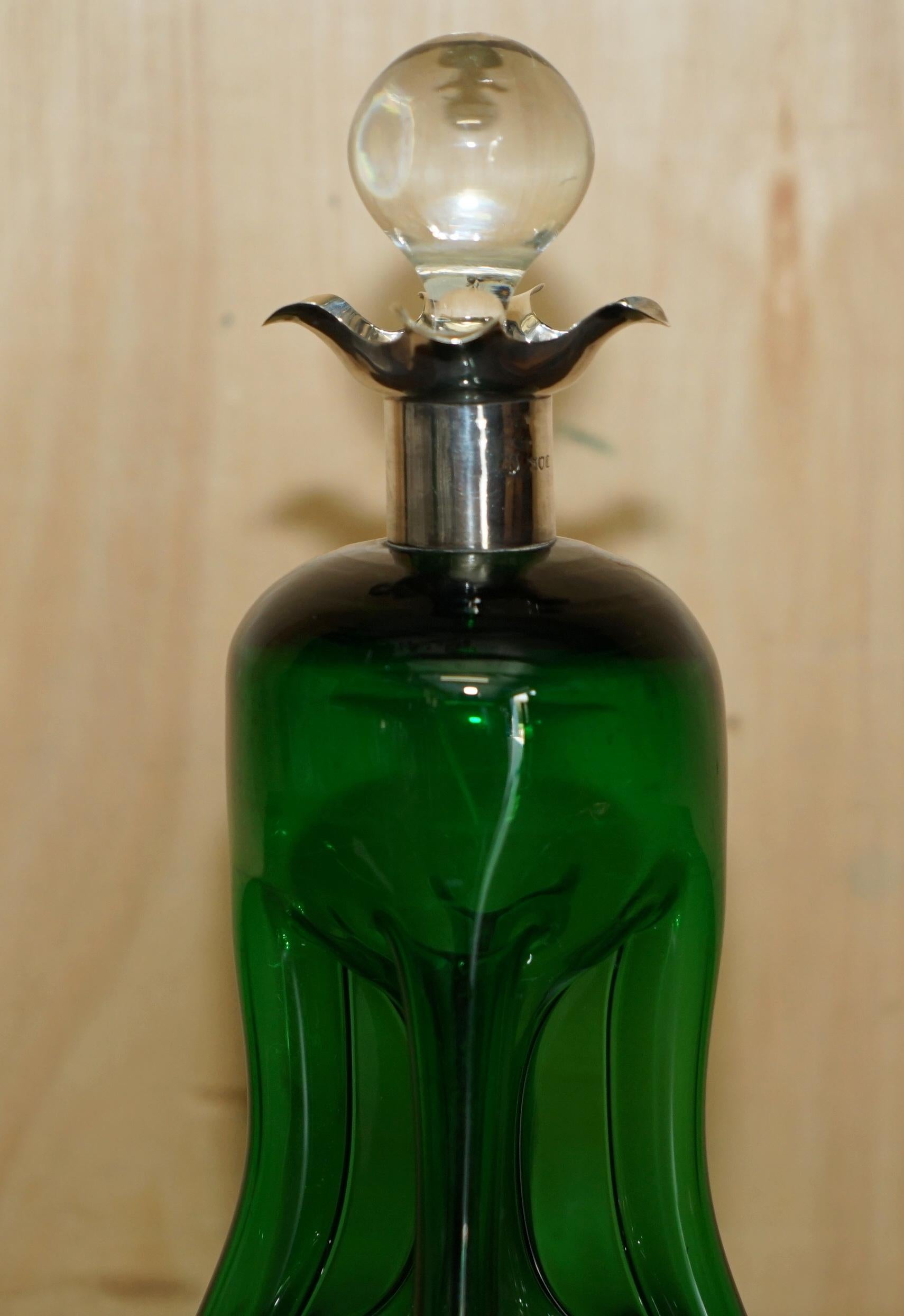 Argent sterling GIBSON & LAWRENCE COLLAR ANTIQUE GREEN WINE PORT DECANTER STERLiNG SILVER COLLAR 1896 en vente