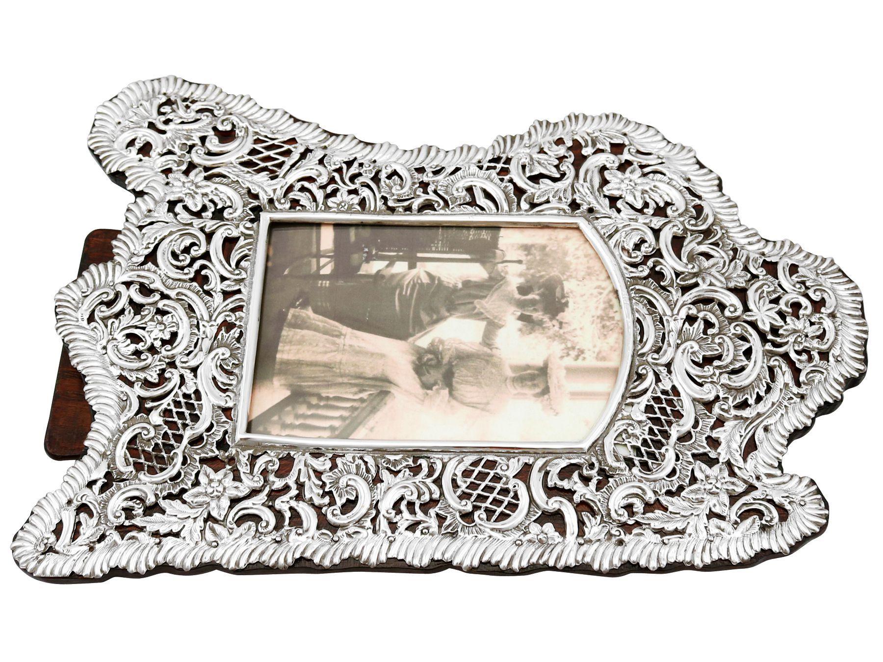 Marco de fotografía victoriano inglés de plata de ley Henry Matthews Fines del siglo XIX en venta