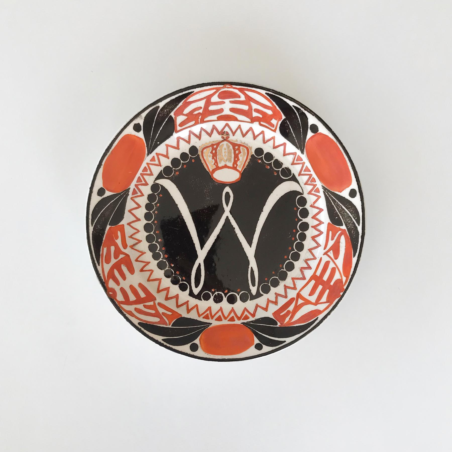 Niederländische Krönungsteller von 1898 – 4er-Set antiker Teller (Keramik) im Angebot