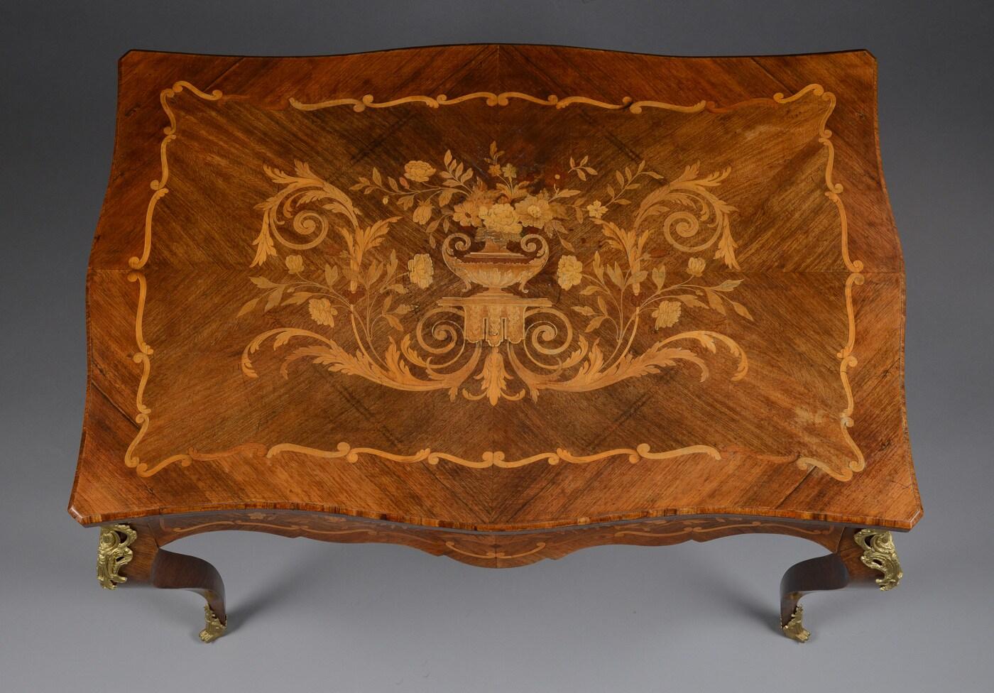 Rococo Bureau pour femmes de style rococo du 19ème siècle de la collection Royal en vente