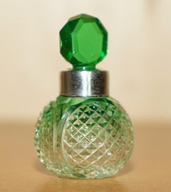 1899 ANTiQUE STERLING SILVER PERFUME BOTTLE IN CUT GLASS GREEN & CLEAR CRYSTAL
