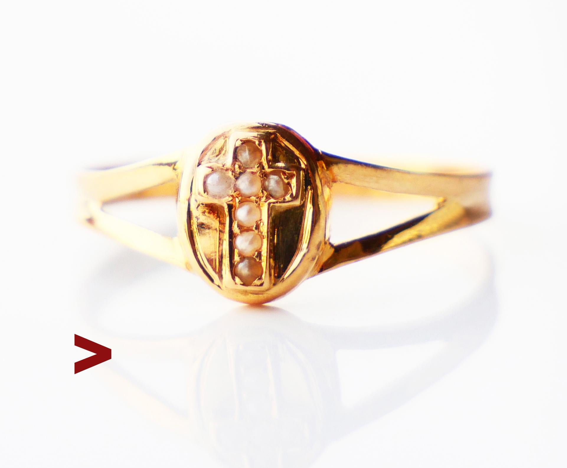 Antique 18K Orange toned Gold Ring with seven Seed Pearls set in a Cross pattern. The cross measures 6 mm x 3.5 mm.

This ring was hand - made in Stockholm, Sweden, in 1899 / year code V6 , marked 18K.

Size: Ø 6.5 US / 16.92 mm. No traces of past