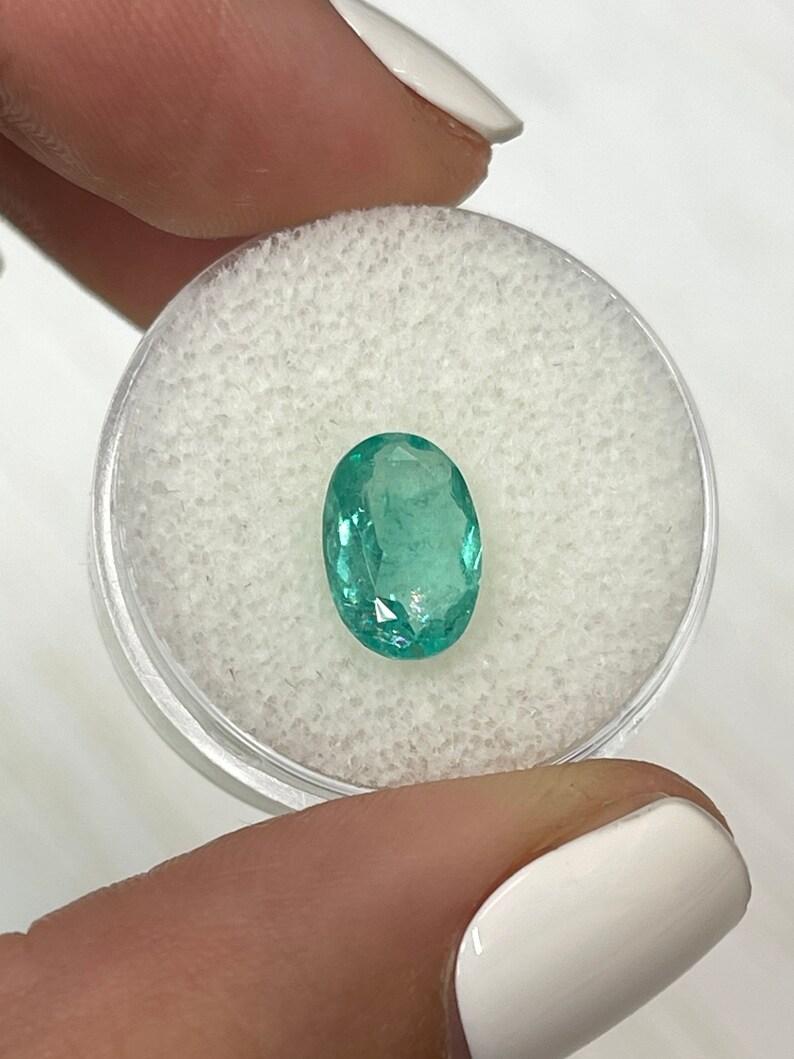 1.89ct 10.7x7.5 Hellbläulich grüner natürlicher kolumbianischer Smaragd - Ovalschliff Edelstein im Zustand „Neu“ im Angebot in Jupiter, FL