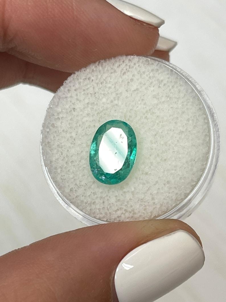 1.89ct 10.7x7.5 Hellbläulich grüner natürlicher kolumbianischer Smaragd - Ovalschliff Edelstein Damen im Angebot