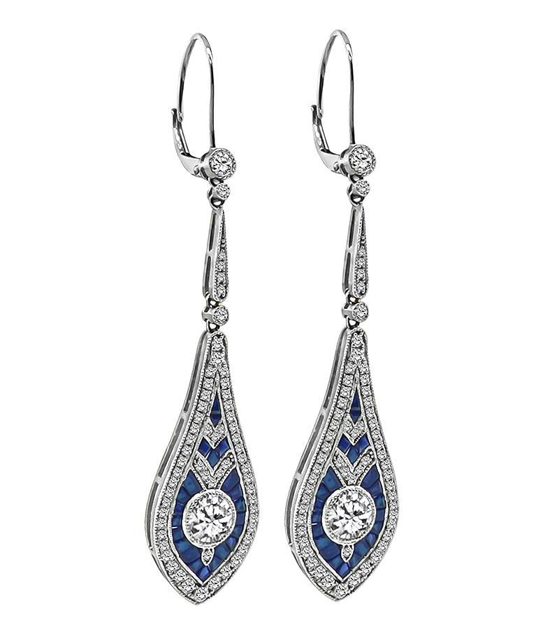 Questo è un affascinante paio di orecchini a goccia in oro bianco 14k. Gli orecchini presentano 2 grandi diamanti scintillanti a taglio rotondo che pesano circa 0,94 carati. Il colore dei diamanti è H con purezza VS. I diamanti grandi sono
