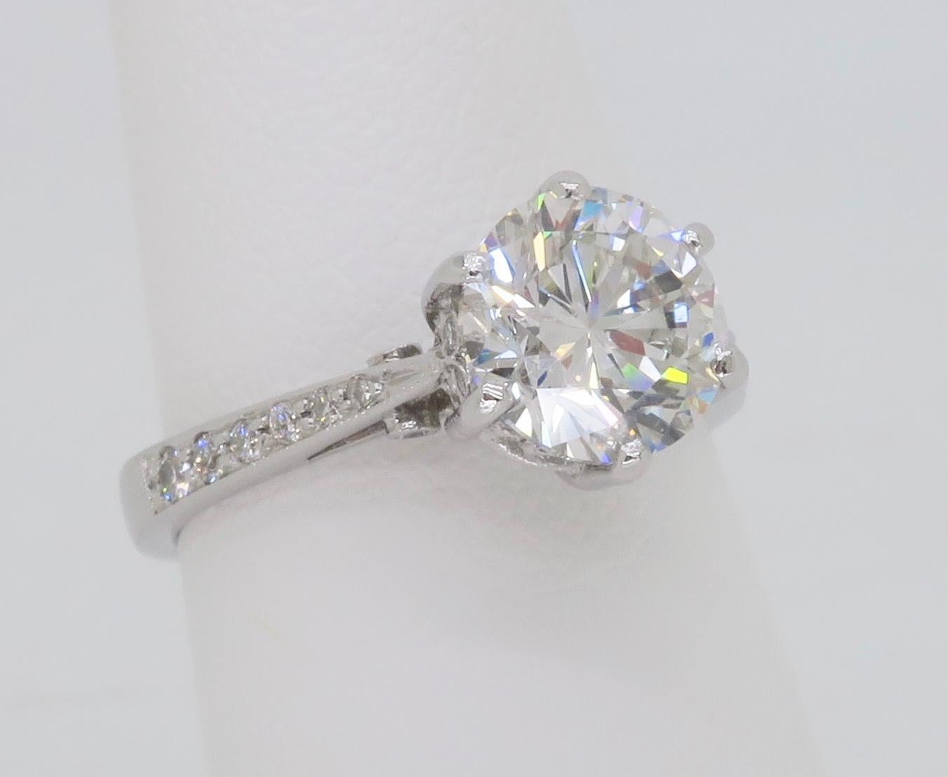Women's or Men's 1.89ctw Diamond Engagement Ring in 18k White Gold  For Sale