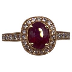 1.89ctw Oval Rubin & runder Diamant Halo-Ring aus 14KT Gelbgold