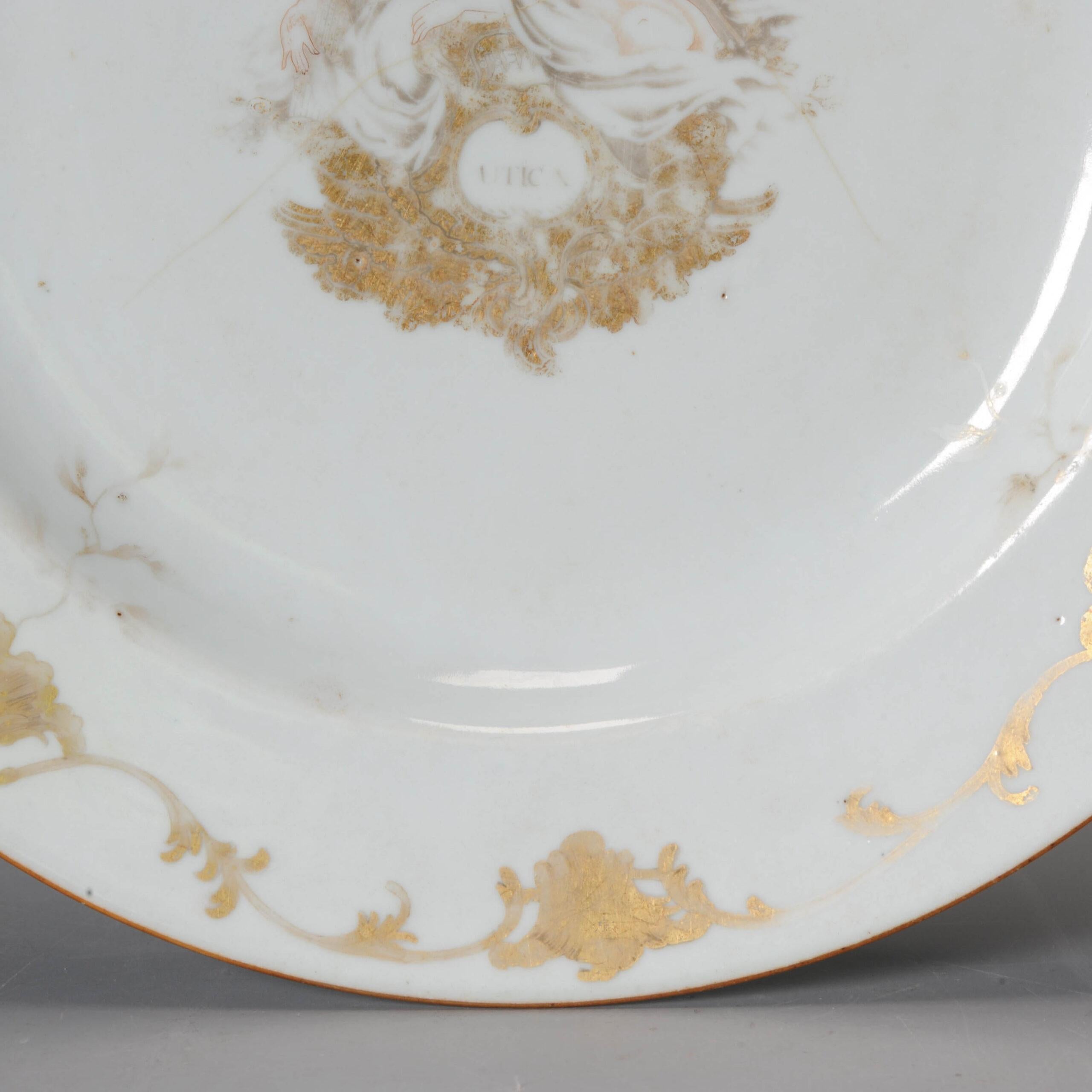 Piatto in porcellana cinese del XVIII secolo con iscrizione UTICA Chine de Commande Qianlong in vendita 4