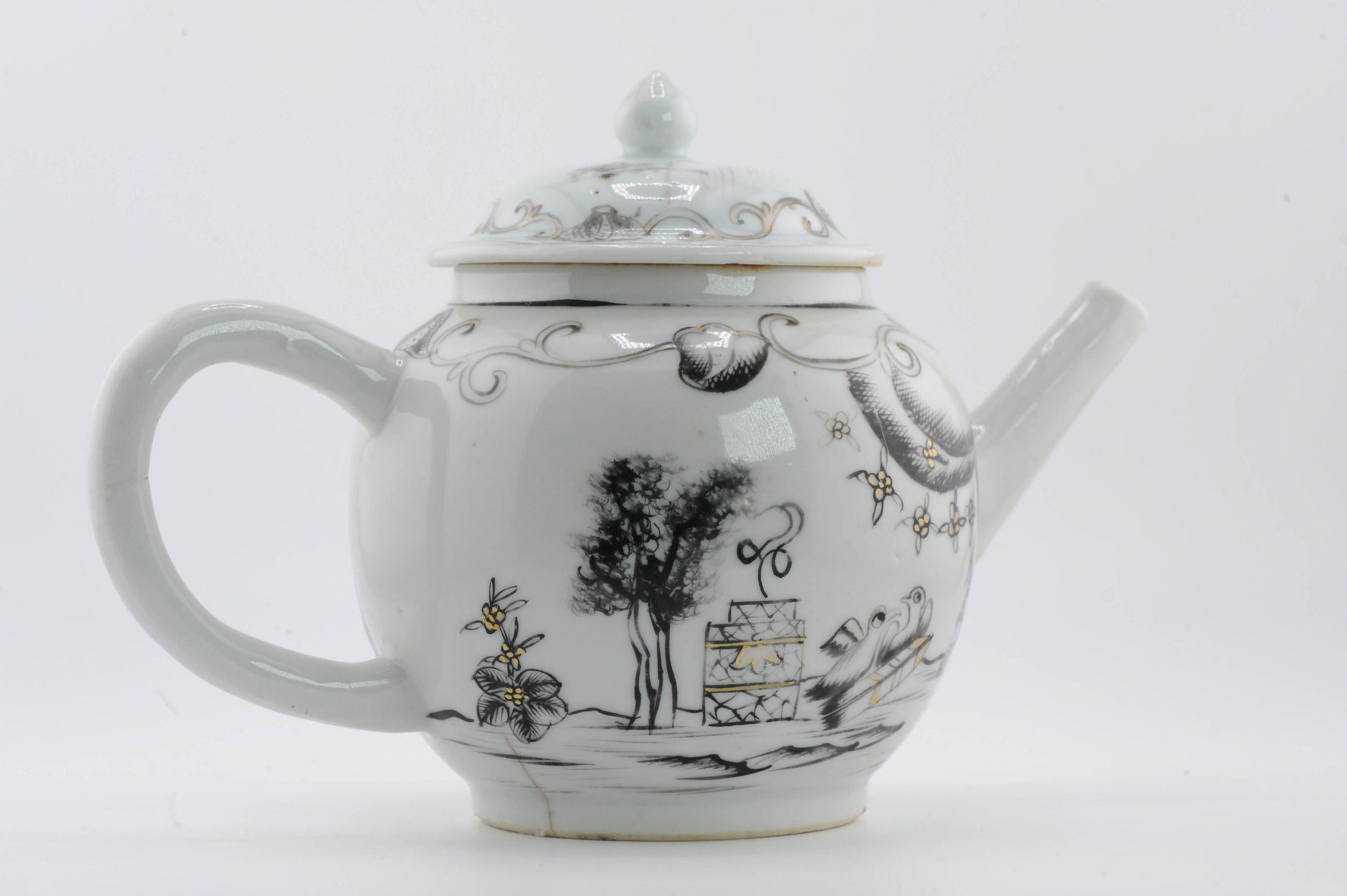 XVIIIe siècle et antérieur Théière Valentines Patter de Commande Qianlong en porcelaine chinoise du 18e siècle en vente