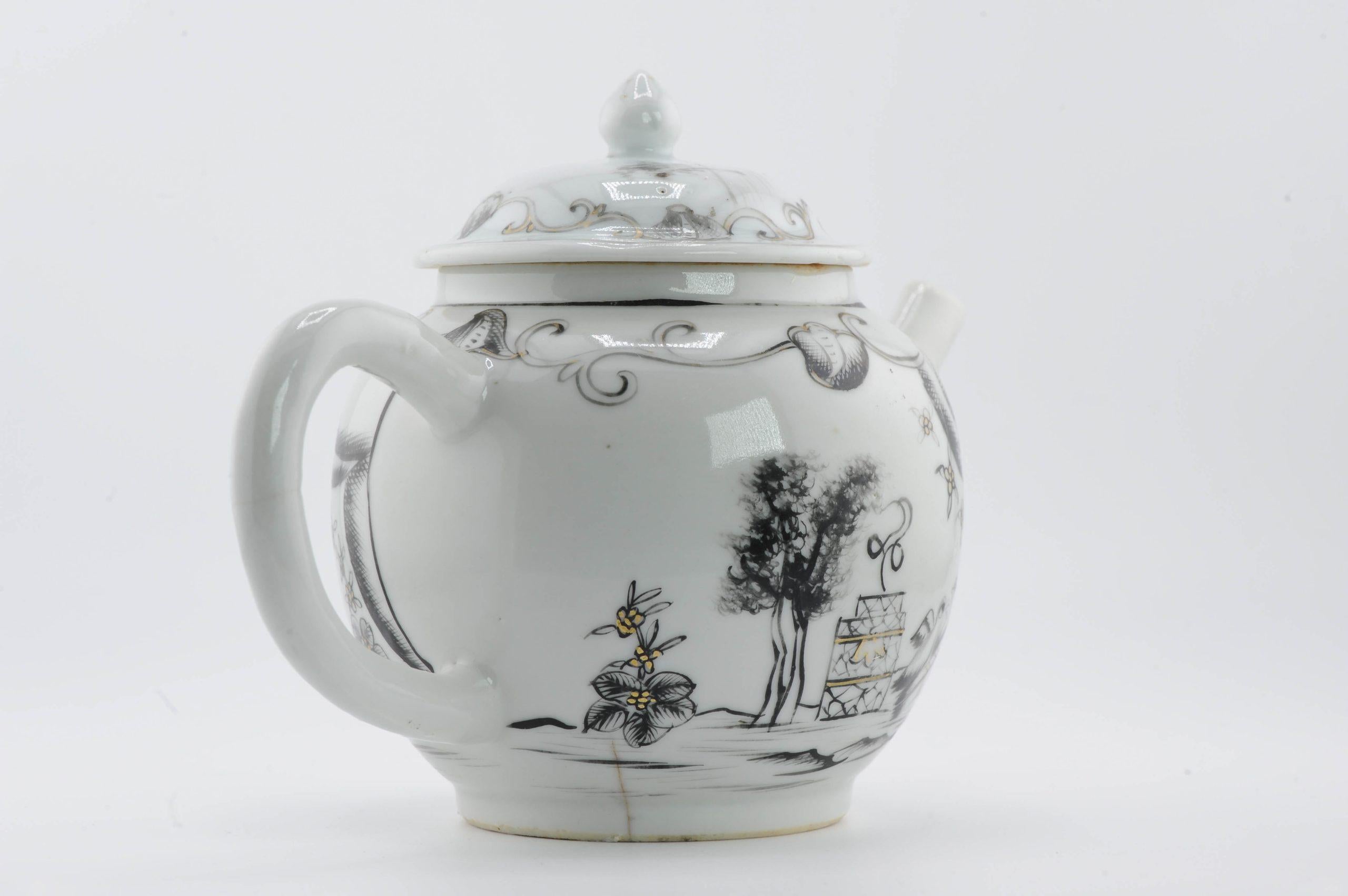 Porcelaine Théière Valentines Patter de Commande Qianlong en porcelaine chinoise du 18e siècle en vente