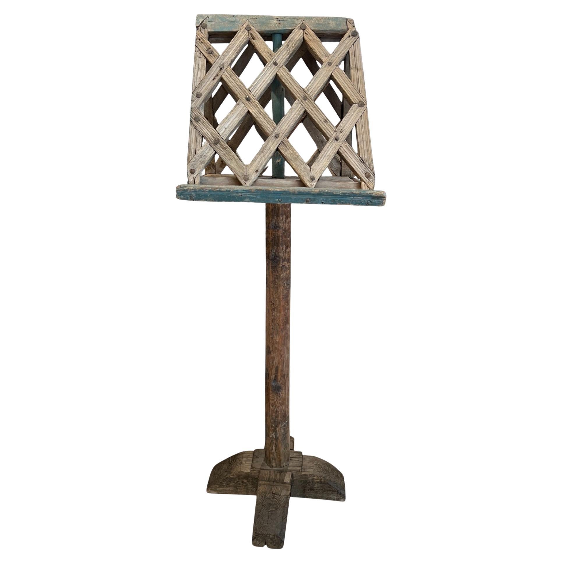 Leggio alto francese del 18° secolo proveniente dall
Alsazia in vendita