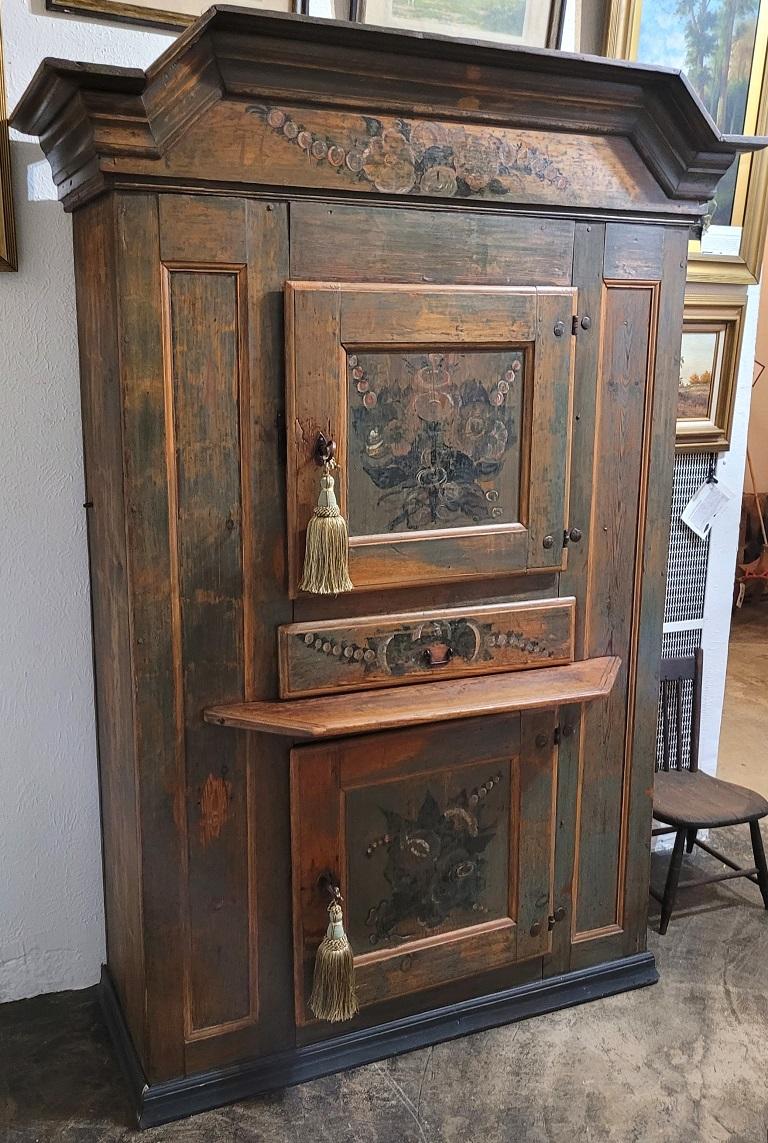 18C Swedish Hand Painted Pine Cabinet or Cupboard For Sale 3