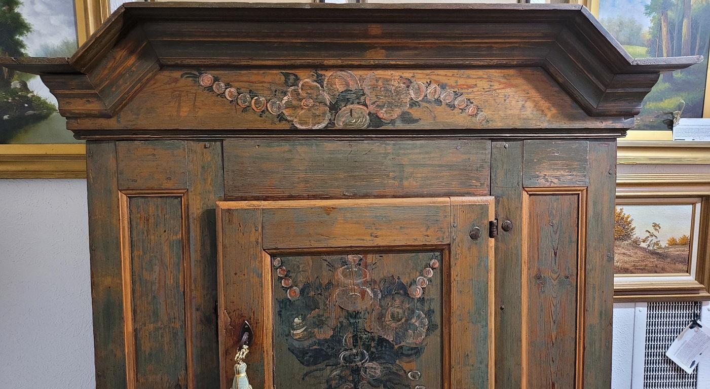 18C Swedish Hand Painted Pine Cabinet or Cupboard For Sale 4