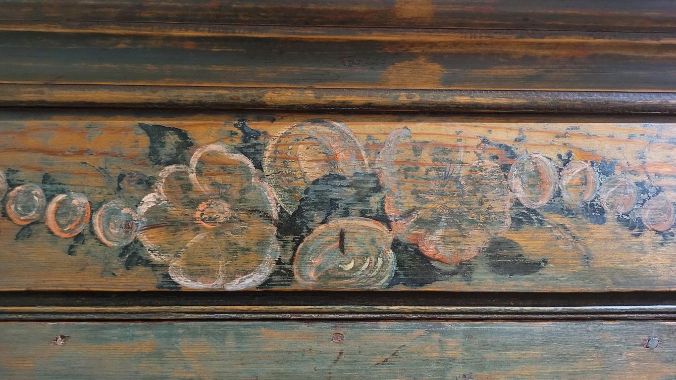18C Swedish Hand Painted Pine Cabinet or Cupboard For Sale 8
