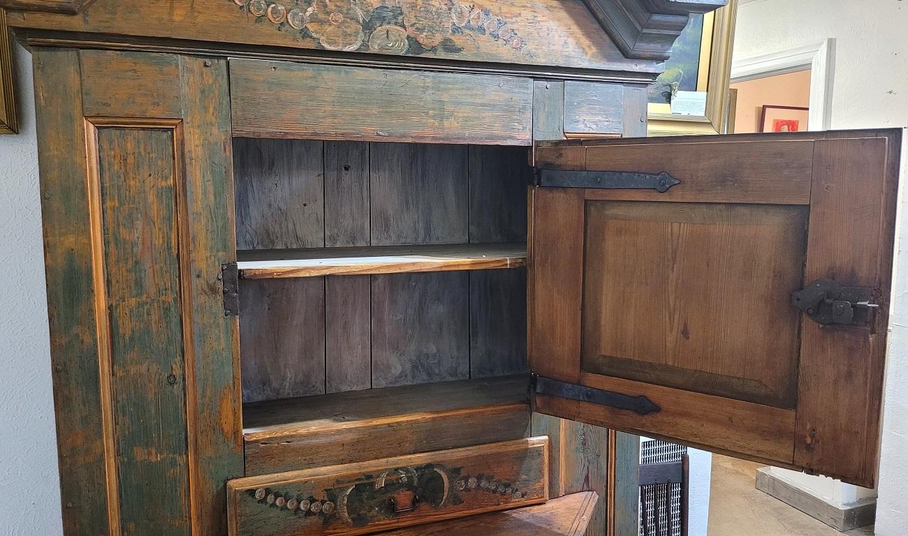 PRESENTING A GORGEOUS 18C Swedish Hand Painted Pine Cabinet or Cupboard.

This piece would have been made in Sweden/Scandinavia circa 1780/90.

Made entirely of pitch pine, which has then been hand-painted with a sage green base and then
