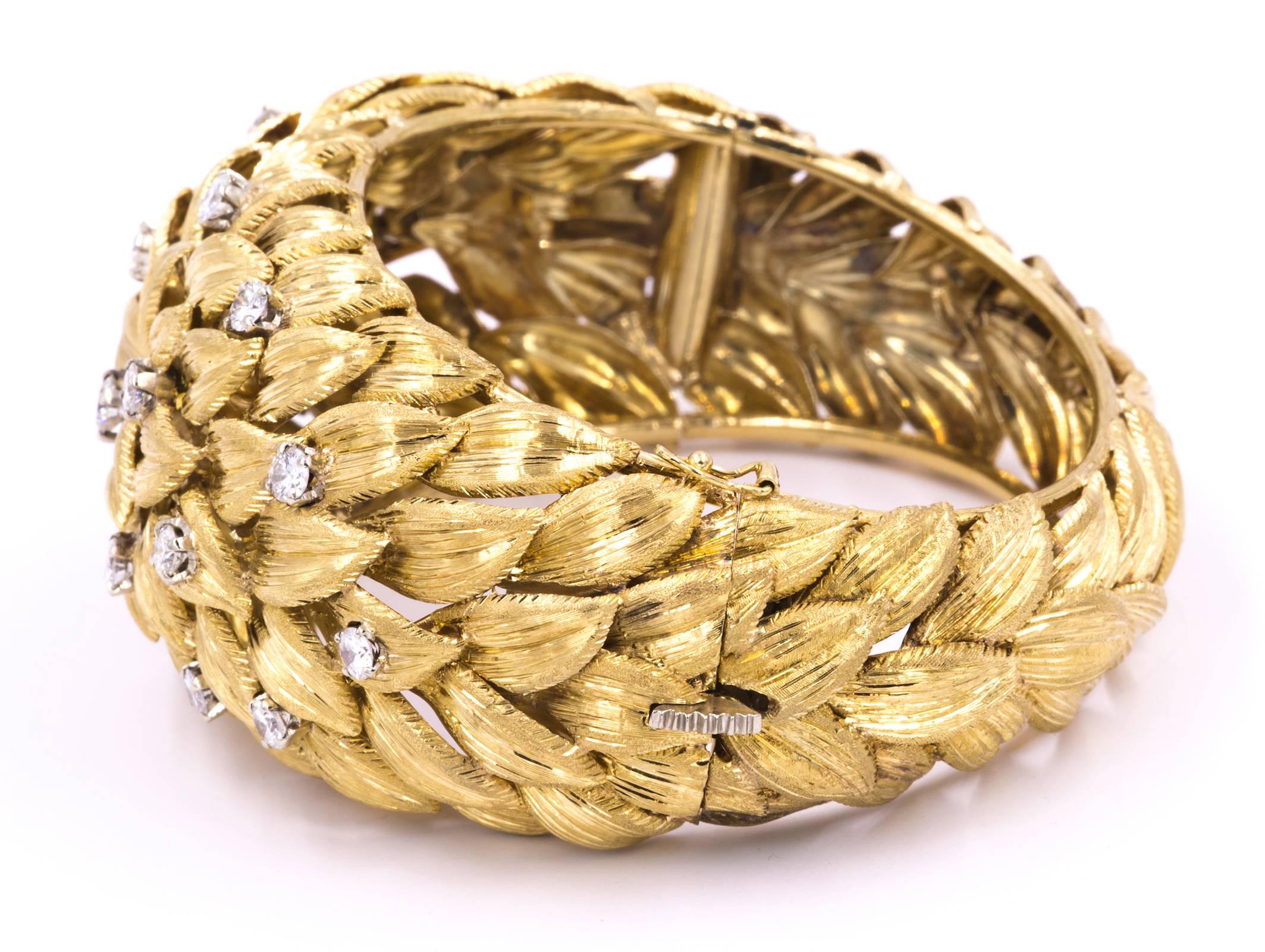 18 Karat Gold Petals  Diamond Bracelet In Excellent Condition In Summerland, CA