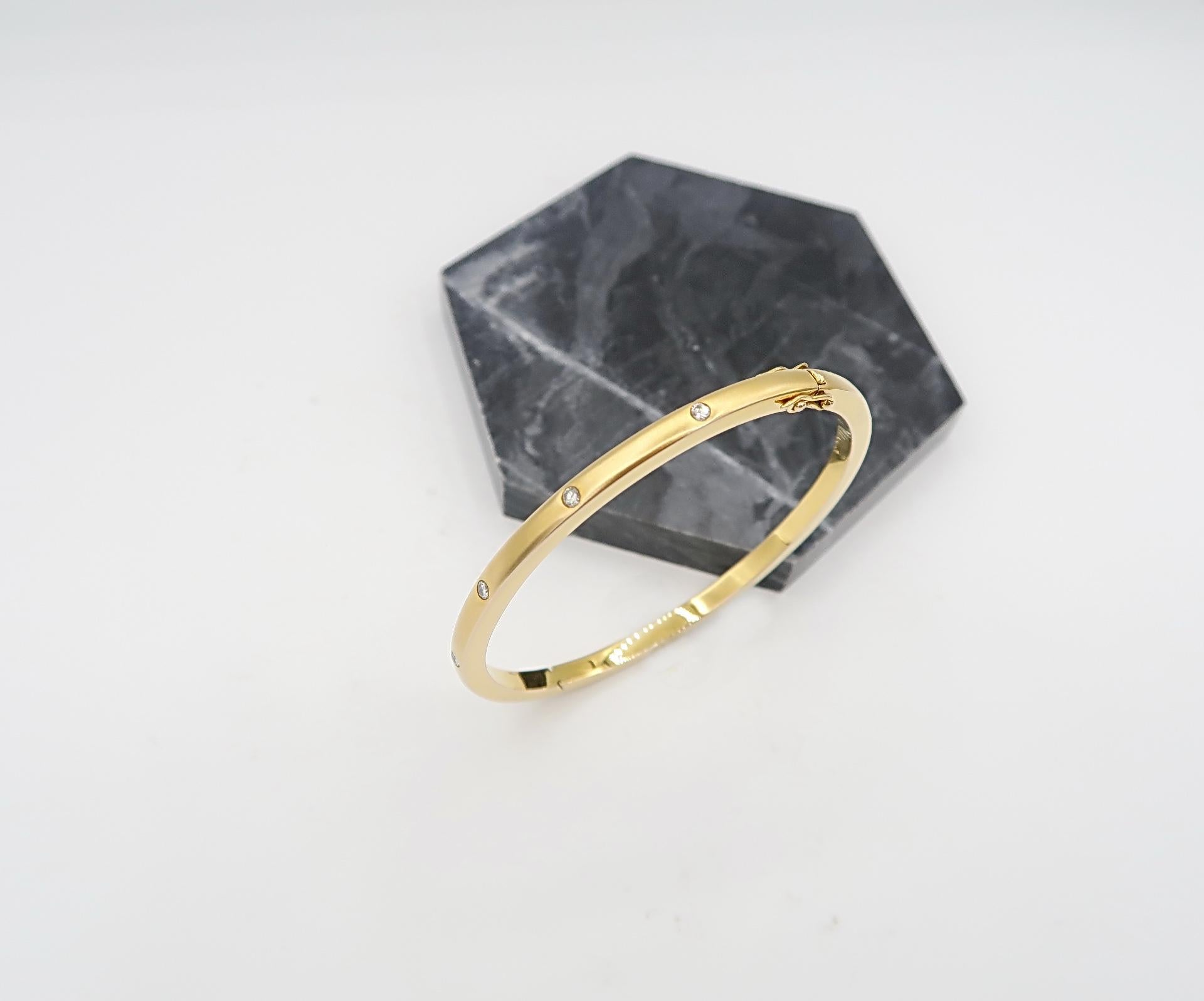 18cm Stackable Matte Skinny Bangle in 18K Yellow Gold with Diamonds Evenly Spaced on One Side

Gold: 18K Yellow Gold, 21.66 g
Diamond: 0.30 ct

Inner circumference: 18 cm
Band width: 4 mm