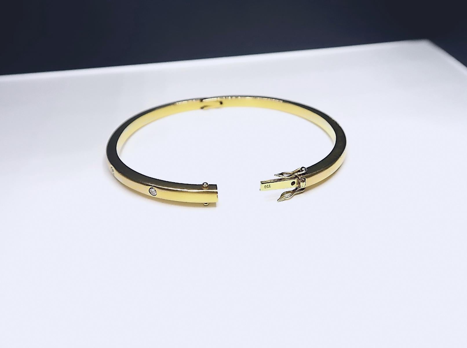 Stackable Matte Thin Bangle in 18k Yellow Gold with Diamonds Evenly Spaced In New Condition For Sale In Bangkok, TH