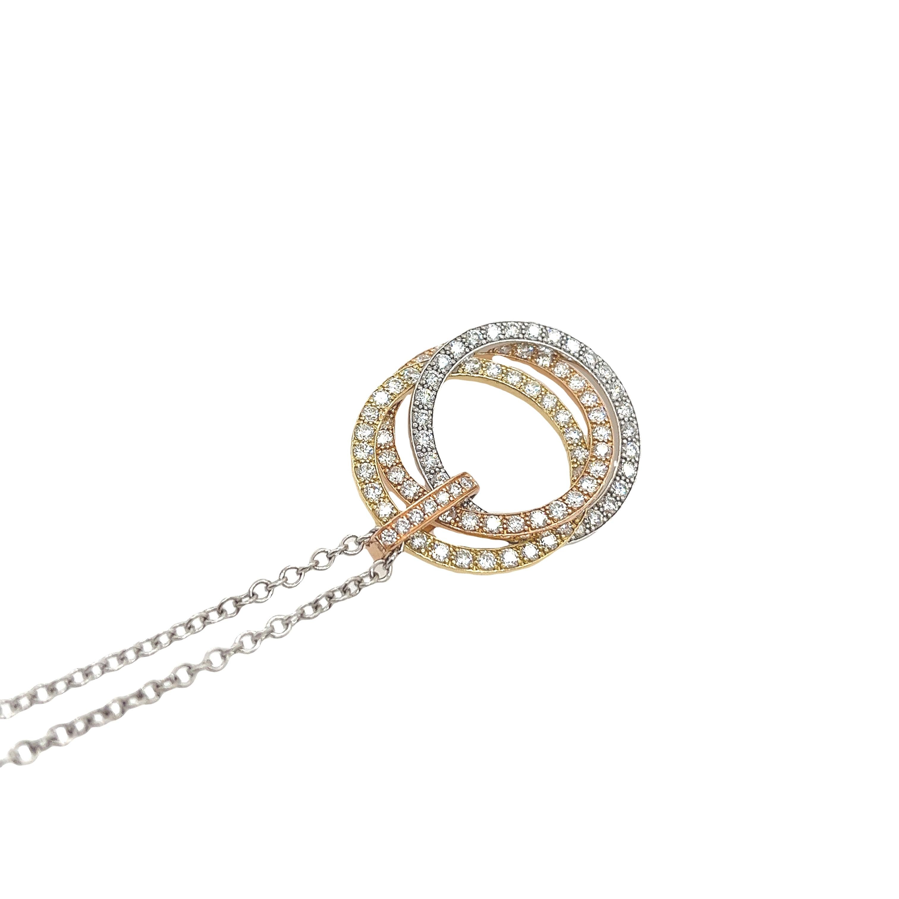 Taille ronde Pendentif cercle de vie en or 18 carats à 3 couleurs serti de diamants F/Vs de 2,60 carats en vente
