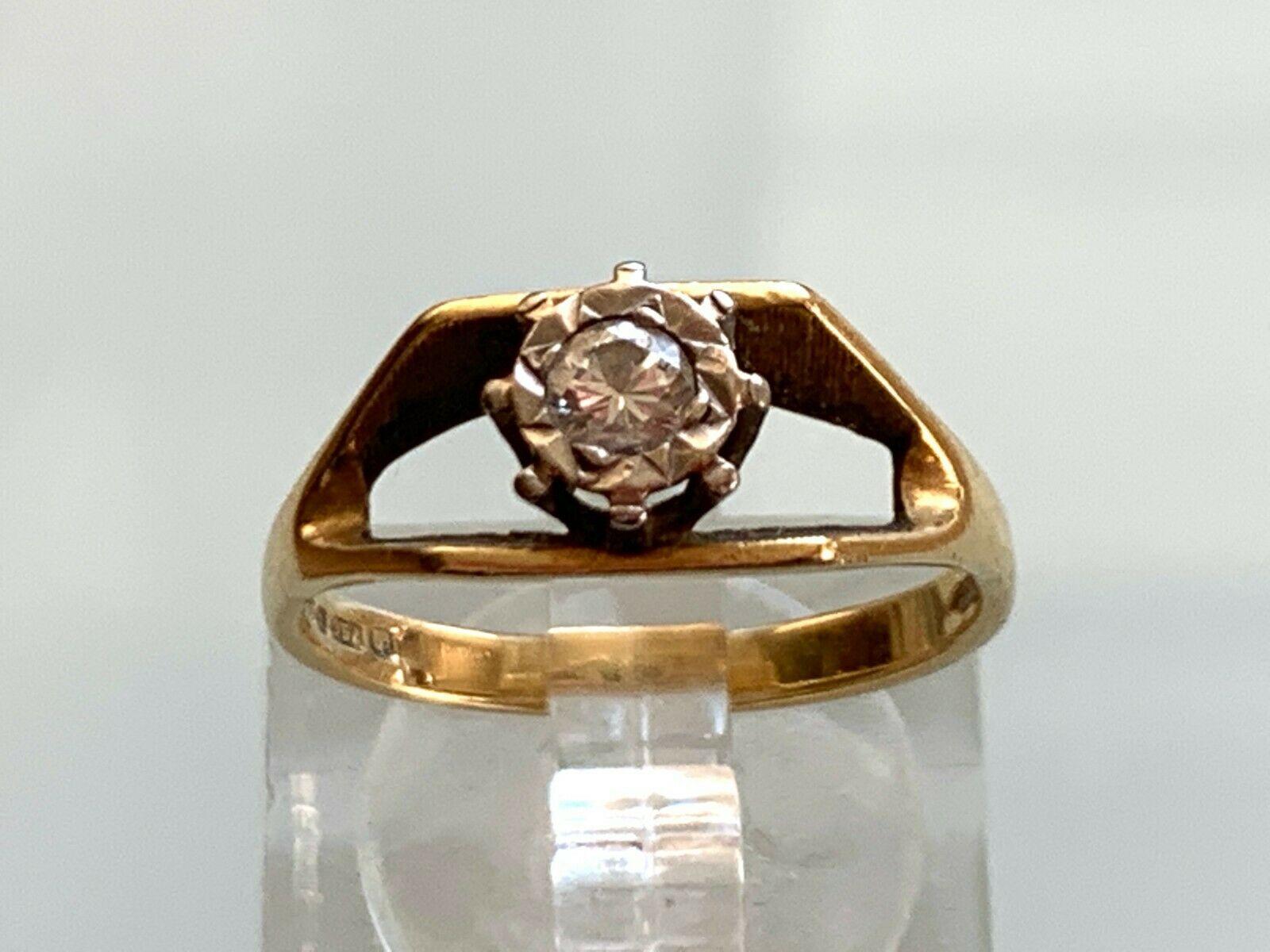 Vintage 18ct 750  Gold 0.10 Carat Diamond Ring 
3mm Genuine natural diamond 
set within  platinum framed in an 18ct Gold Ring 
Fully Hallmarked date letter A - 1975. Makers F.O
U.K  N
U.S  6 1/2
inside band diameter 16.92 mm
Beautiful feminine ring 
