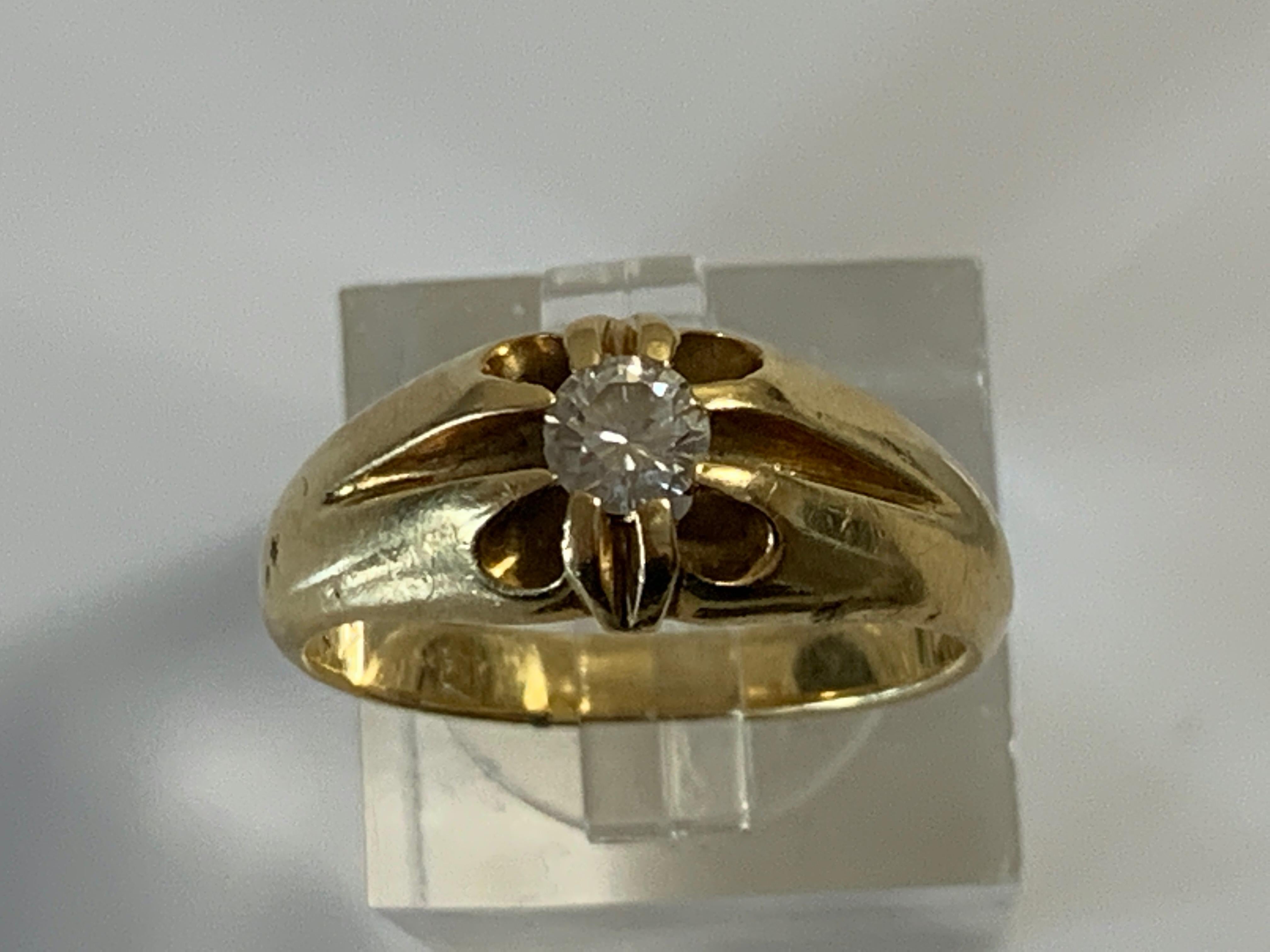 18ct 750 Gold 0.25 Carat Diamond Ring
Unknown era of actual Diamond
A very clear diamond - not flawless
But still a very beautiful diamond .
Diamond is Natural and is 0.25 Carat 
Single Solitaire that is Round .
Held firmly in place by 8 prongs
Band