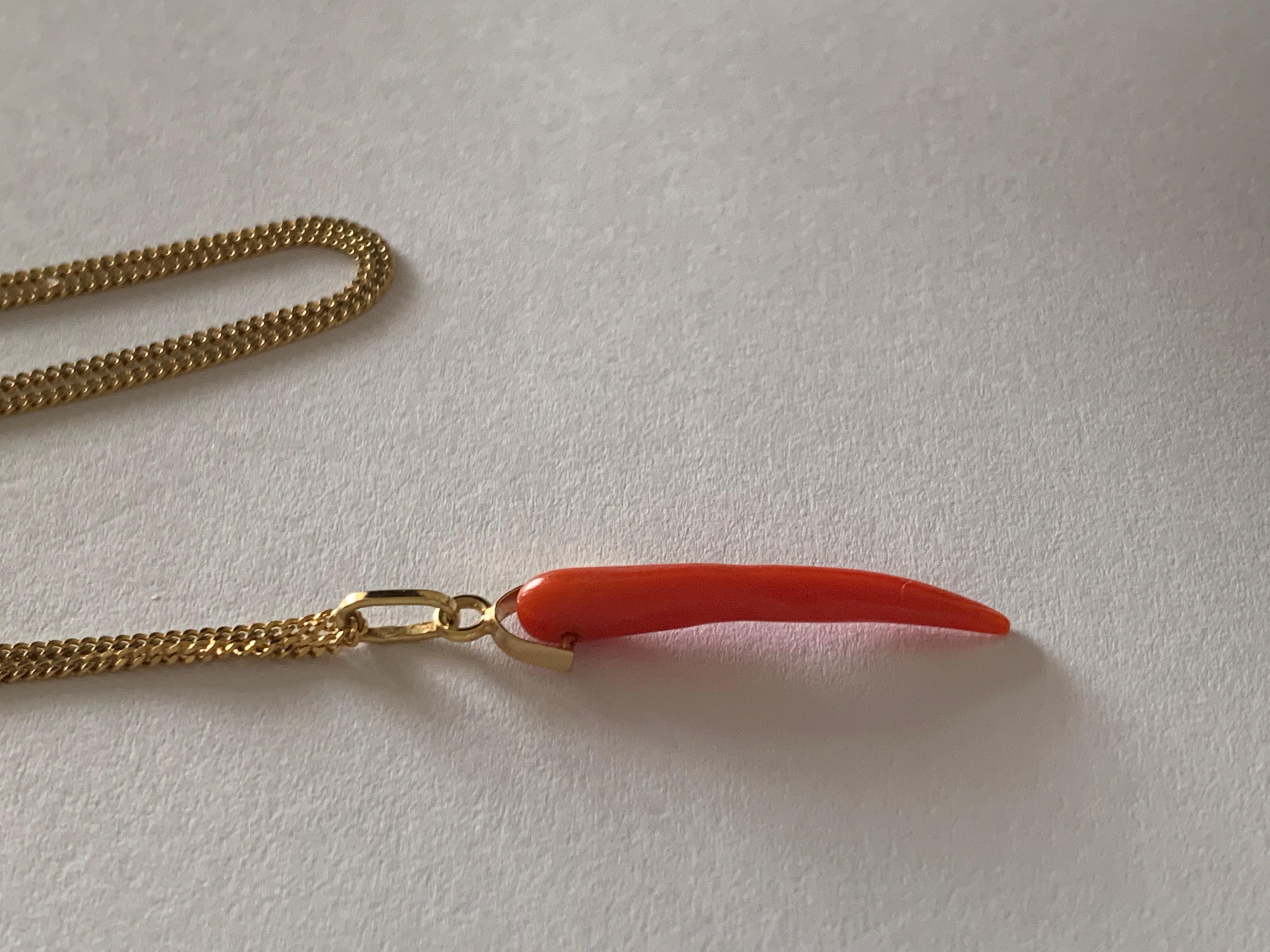 Chaîne en or 750 millièmes (18ct) de 19,75 pouces avec pendentif en forme de piment rouge Unisexe en vente