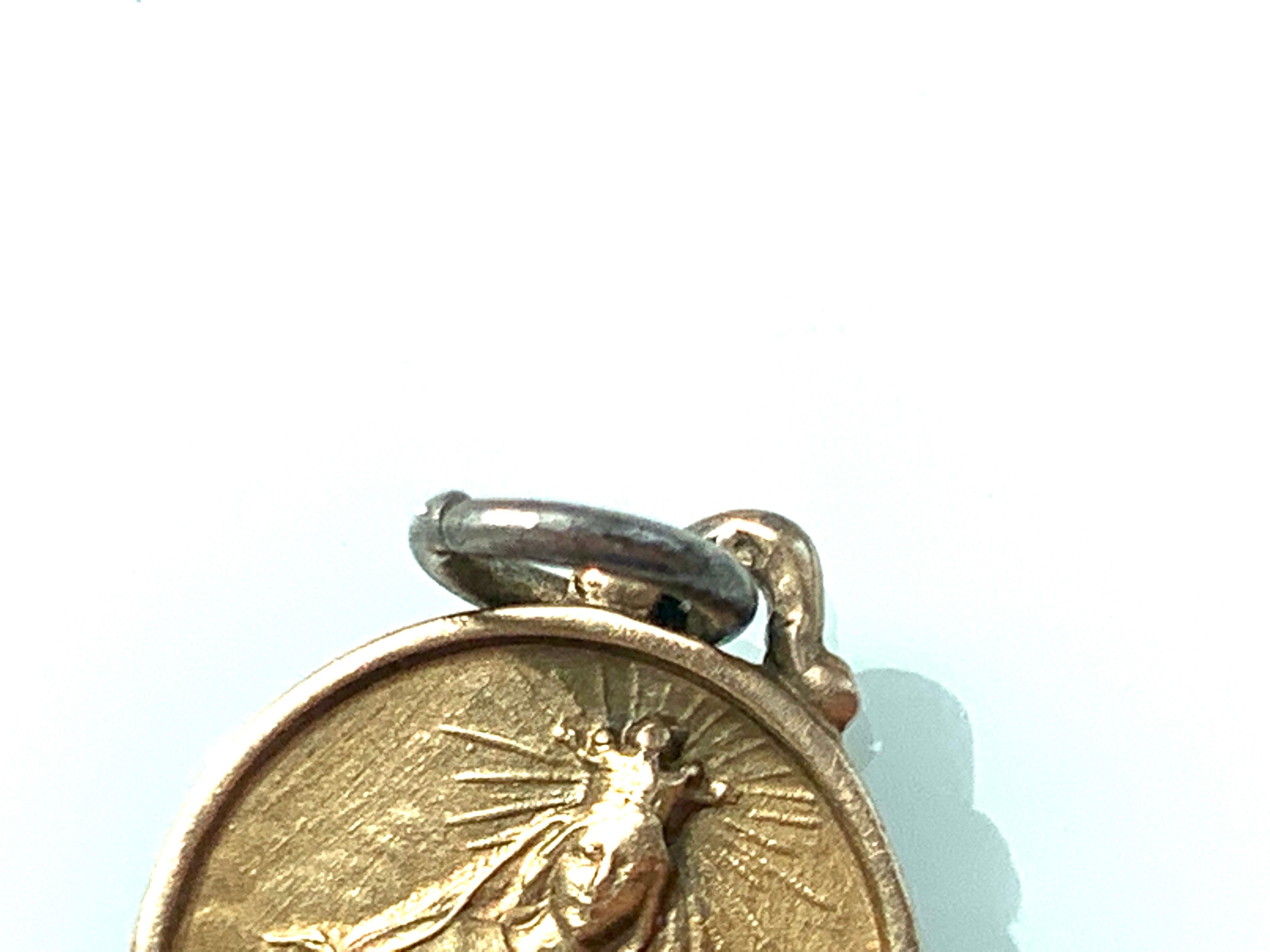 18ct 750 Gold Antique Religious Pendant  In Good Condition In London, GB