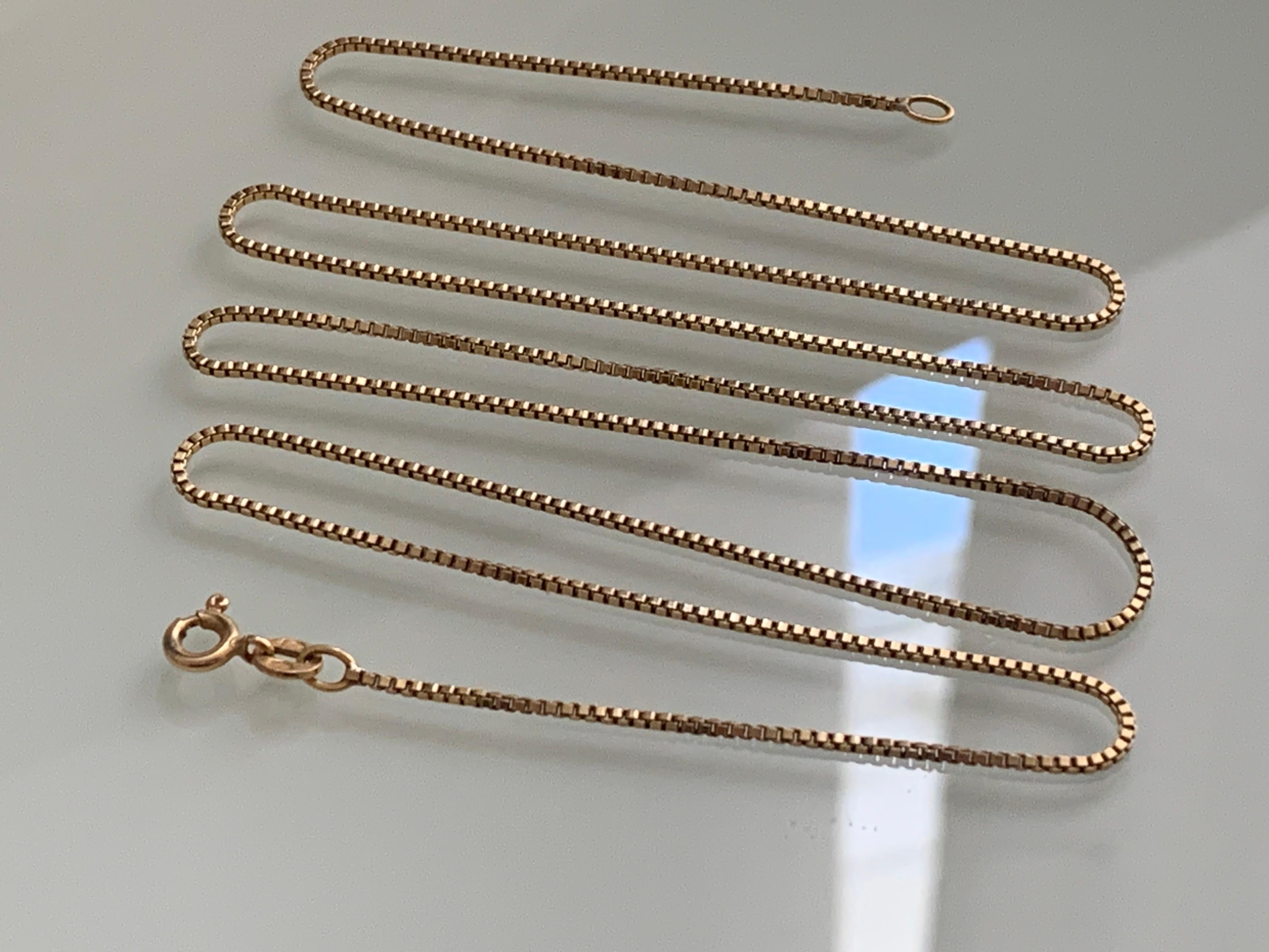 18ct 750 Gold Box Chain
Length 23.5 