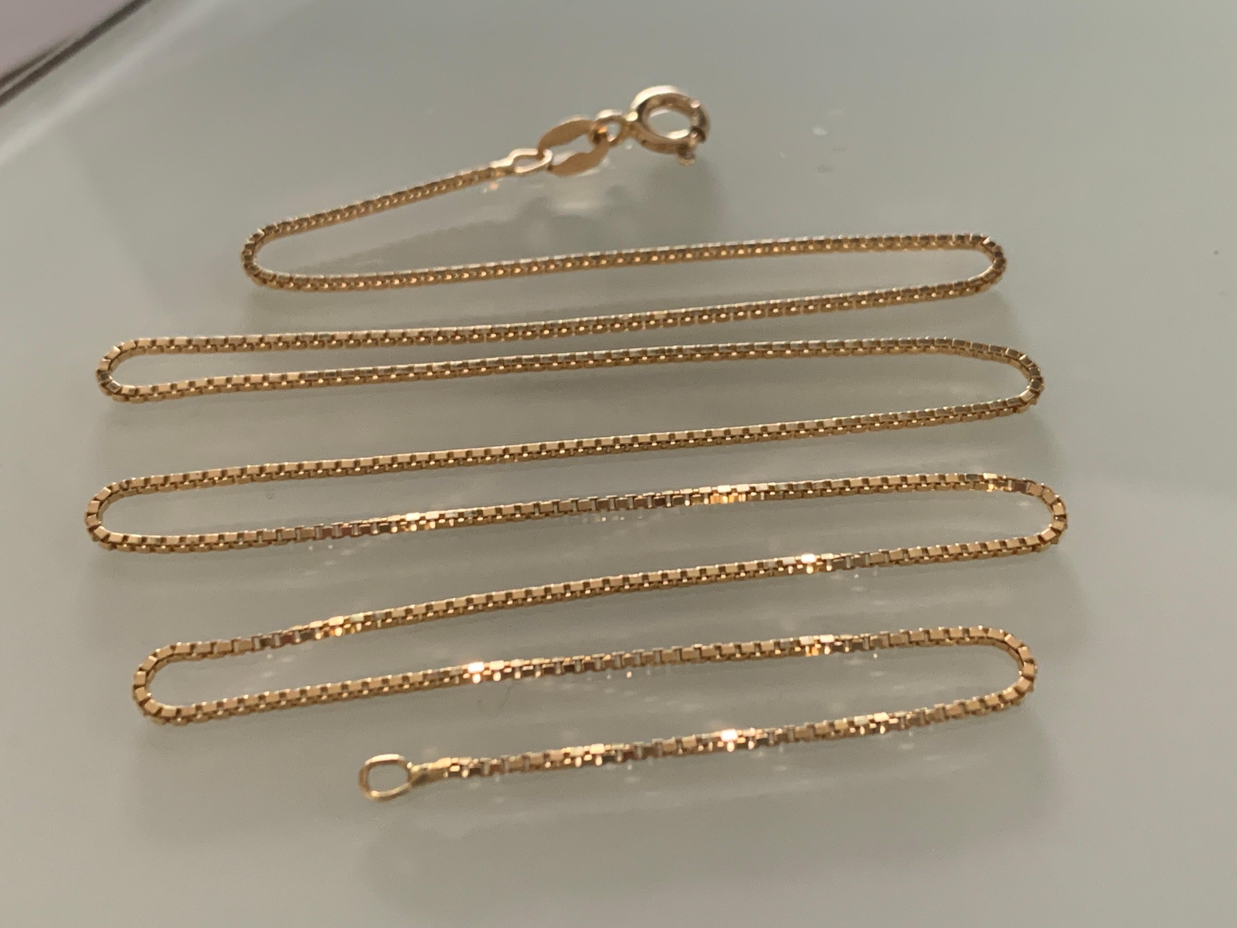 18ct 750 Gold Box Chain
Length 19.5