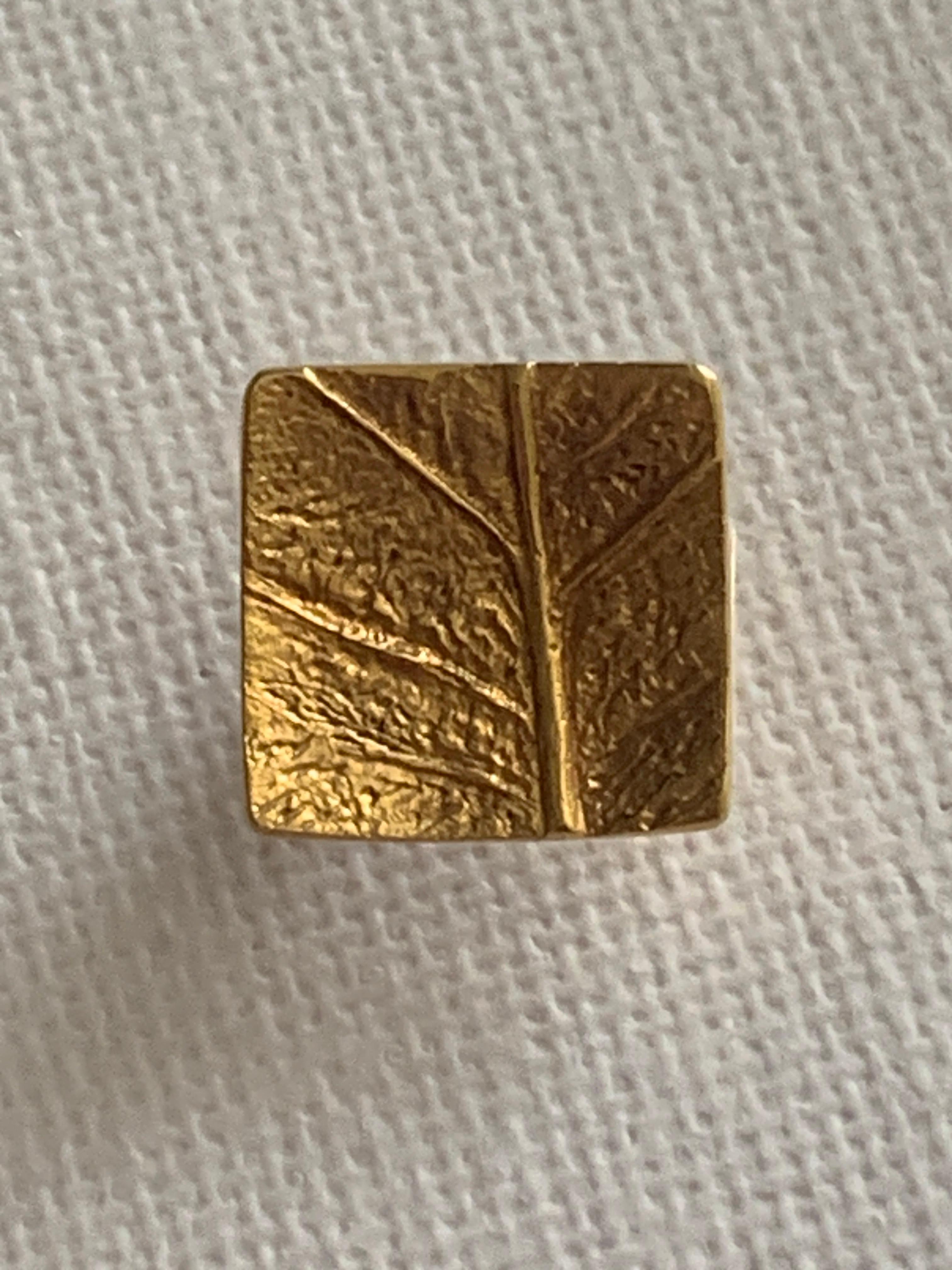 Exquisite rare - possibly one off 
18ct 750 Gold Contemporary Artisan Pendant
By Unknown Contemporary designer
Circa 21st Century
the pendant is stamped 750 slight fading on the 7 
with some other fading numbers
To the front is a textured leaf vein