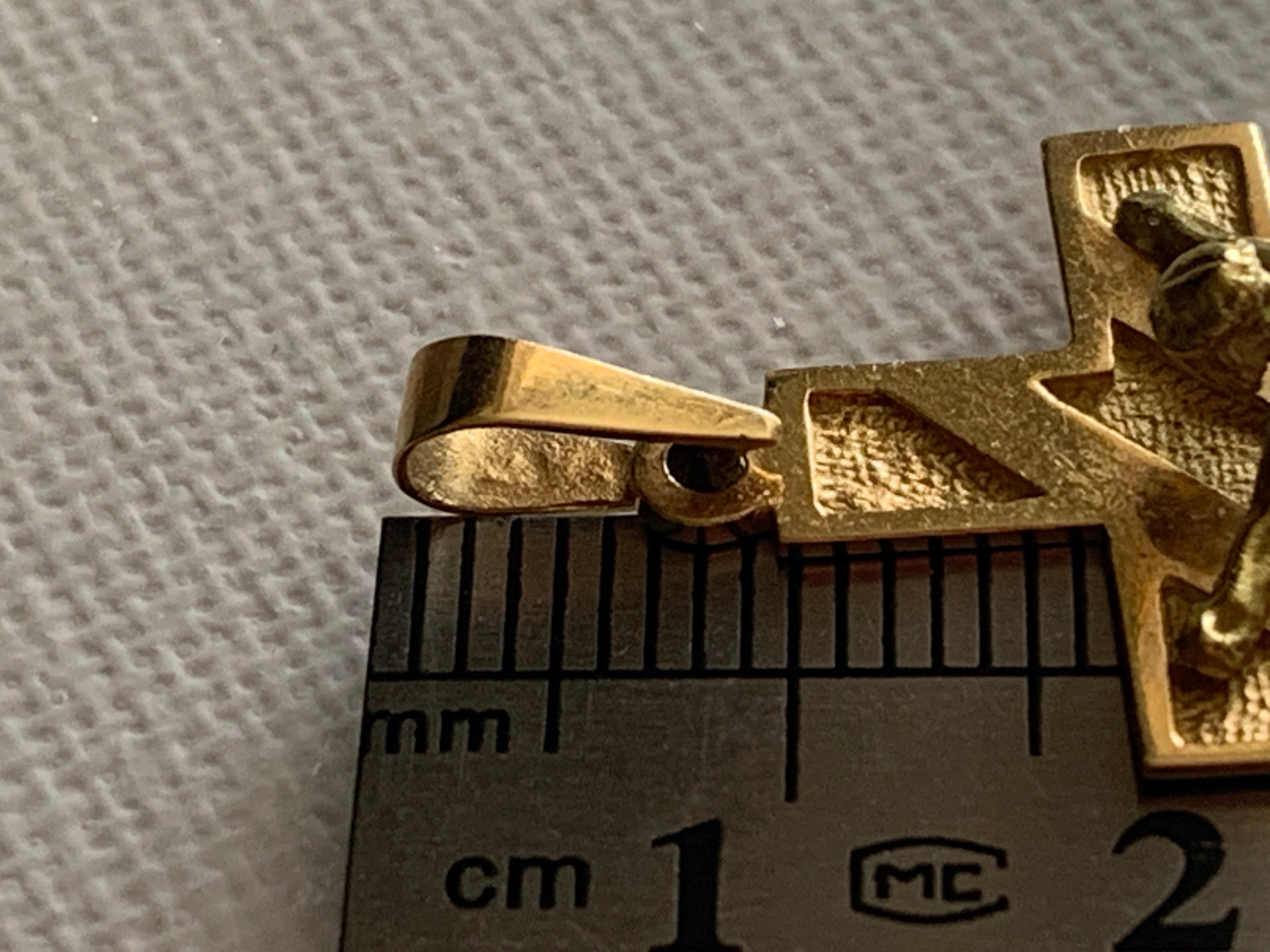 Croix en or 750 millièmes (18ct) avec inscription 