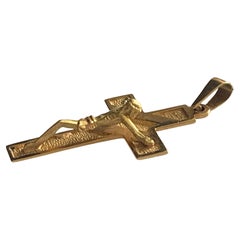 18ct 750 Gold Cross with "DARIO" inscribed on reverse