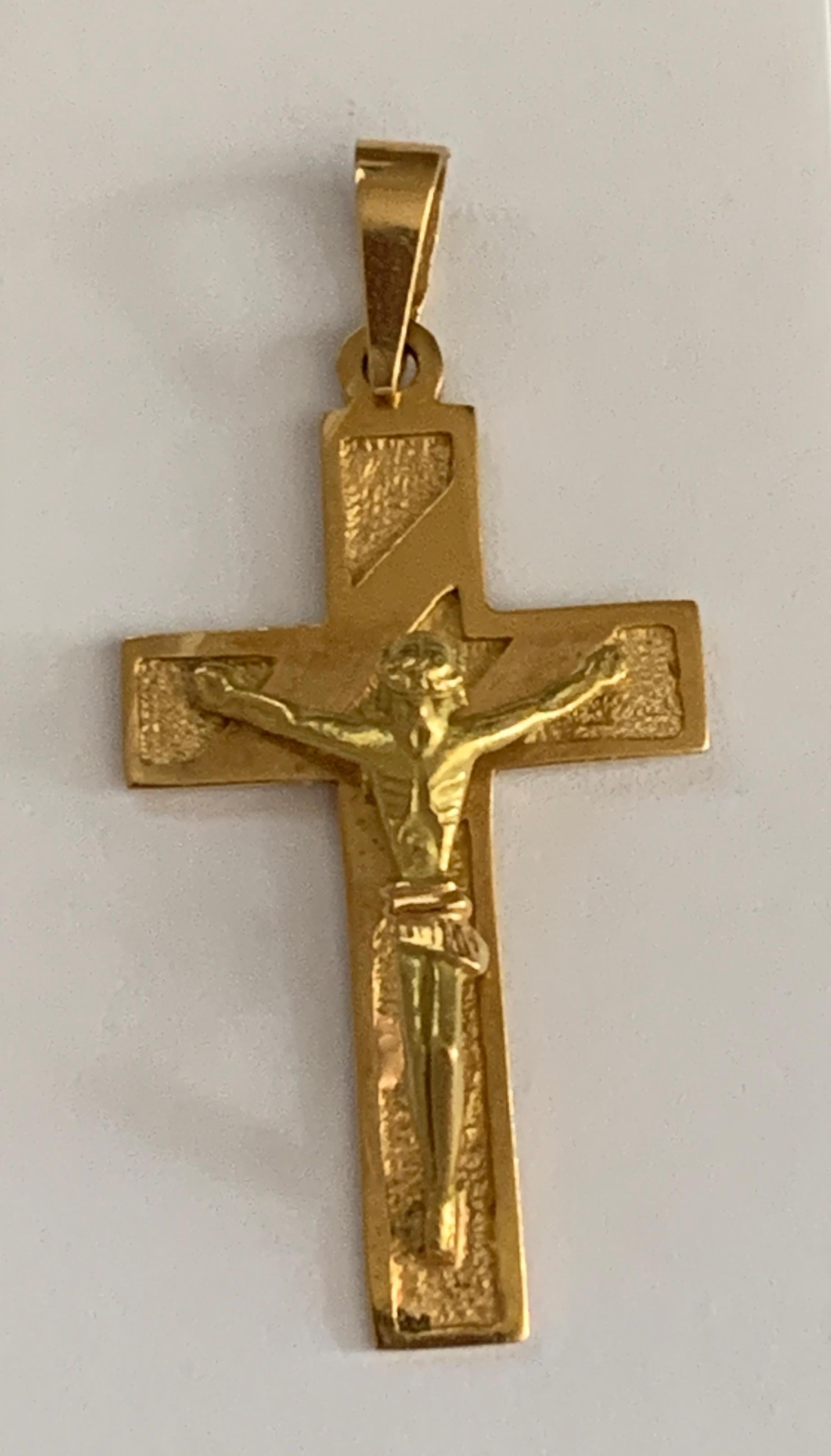 Crucifijo de oro 750 18 ct
con el nombre 
