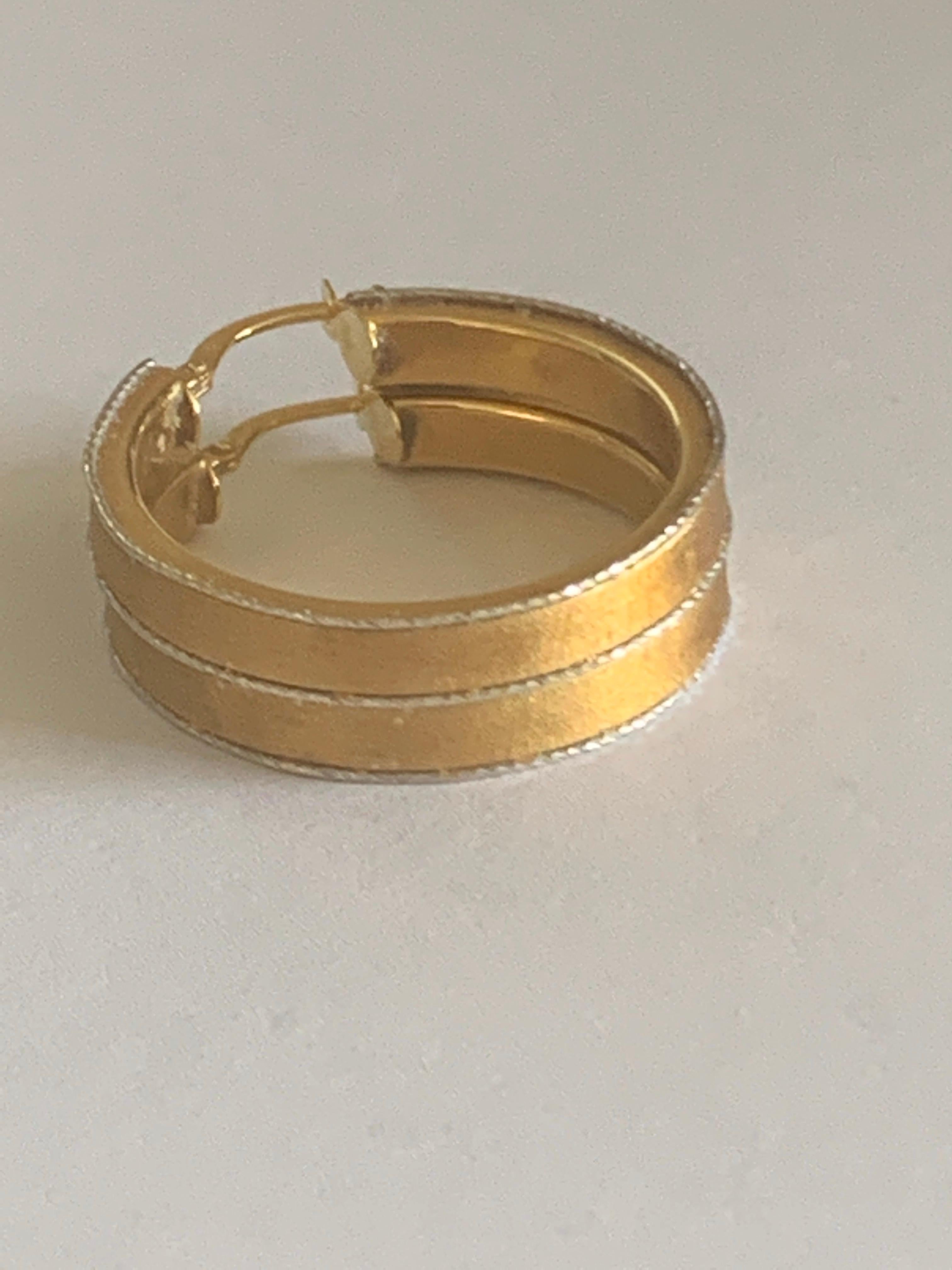 Beautiful Shimmering
18ct 750 Gold Hoop earrings

Yellow Gold sand blasted texture with glistening white gold trim
which are highly polished internally
truly beautiful !

diameter 29mm millimeters ( outer edge to outer edge )
Thickness 4mm