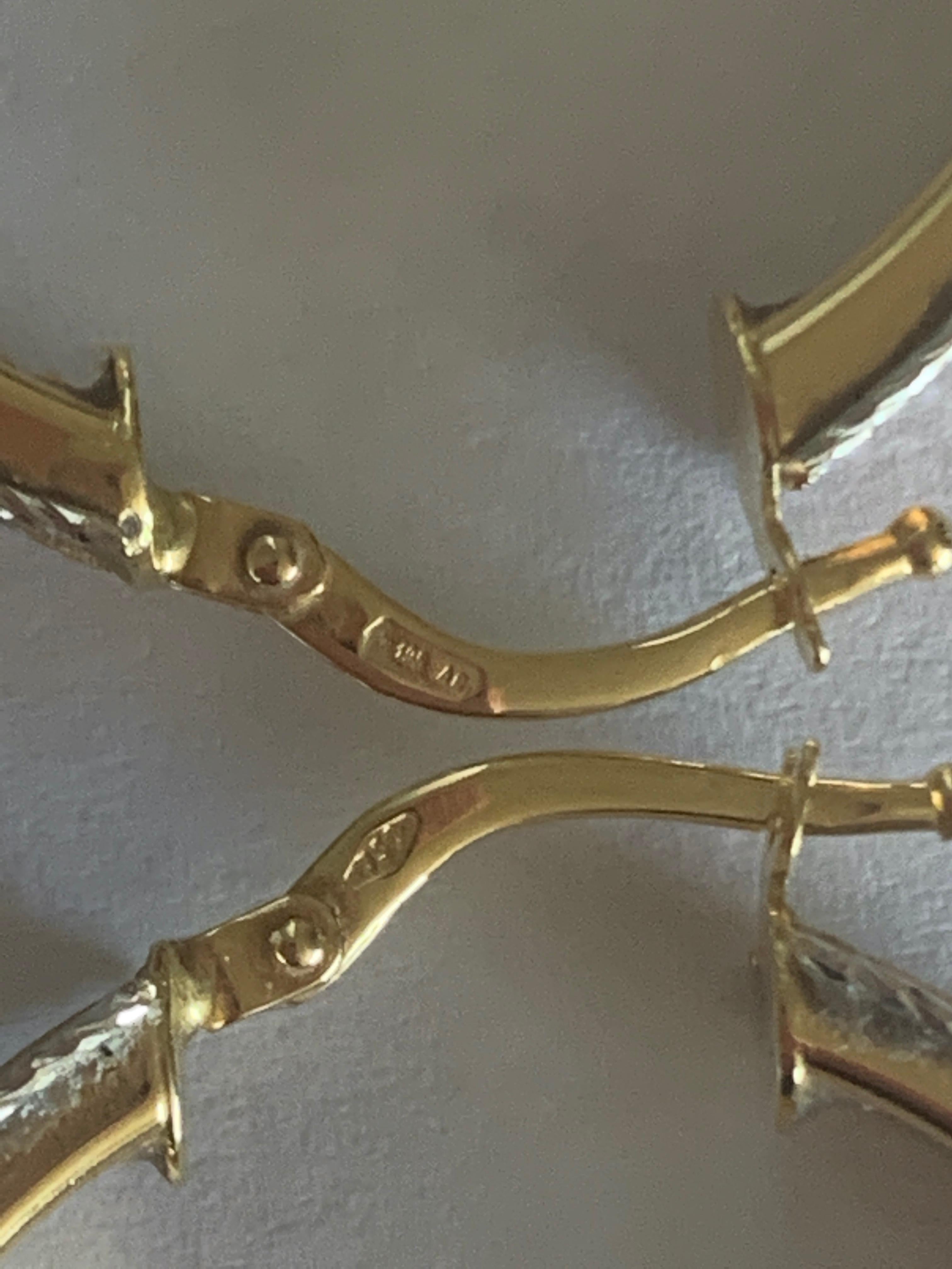 18ct 750 Gold Glittering Earrings For Sale 3