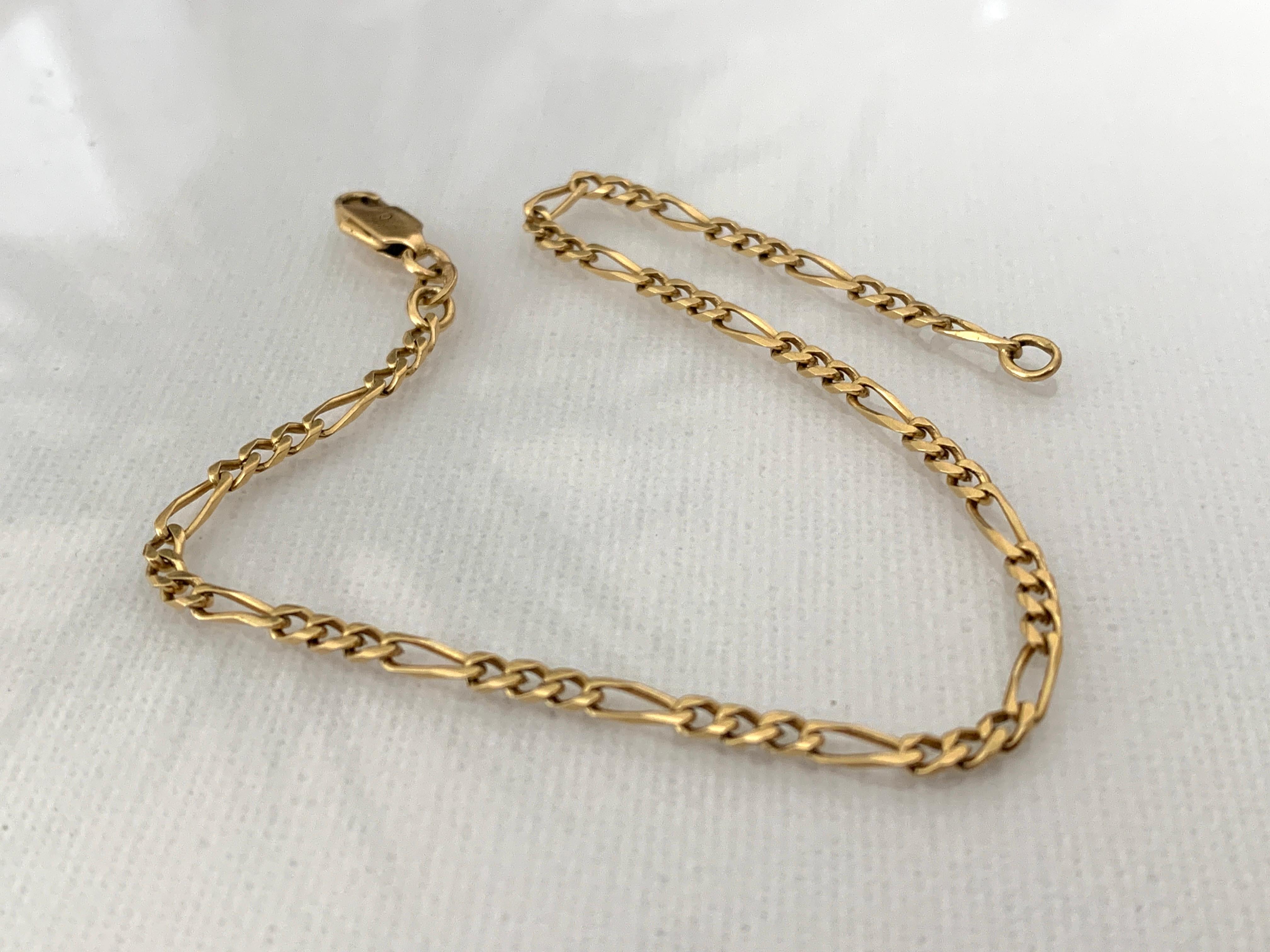 Bracelet Figaro italien en or 750 millièmes (18ct)

Par des orfèvres, vers les années 1960
Étoile estampillée 50 AR
Pour :
S.A.R.O. srl
Via Nazionale 242 - Frazione Ponticino
52019 Laterina (AR)
Arrezo
Italie

Longueur du bracelet 22 cm équivalent à