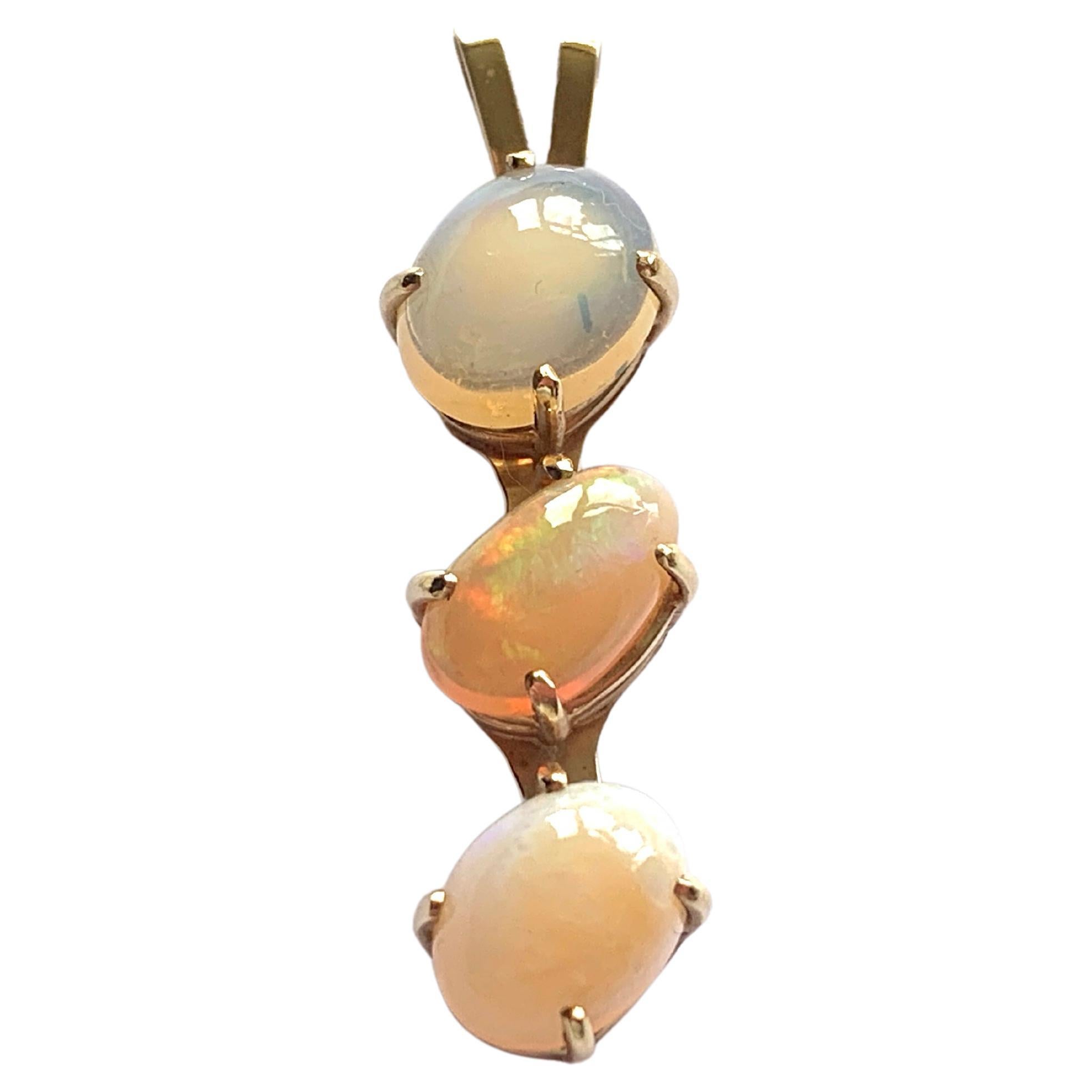 18ct 750 Gold Large Trio Opal Pendant For Sale