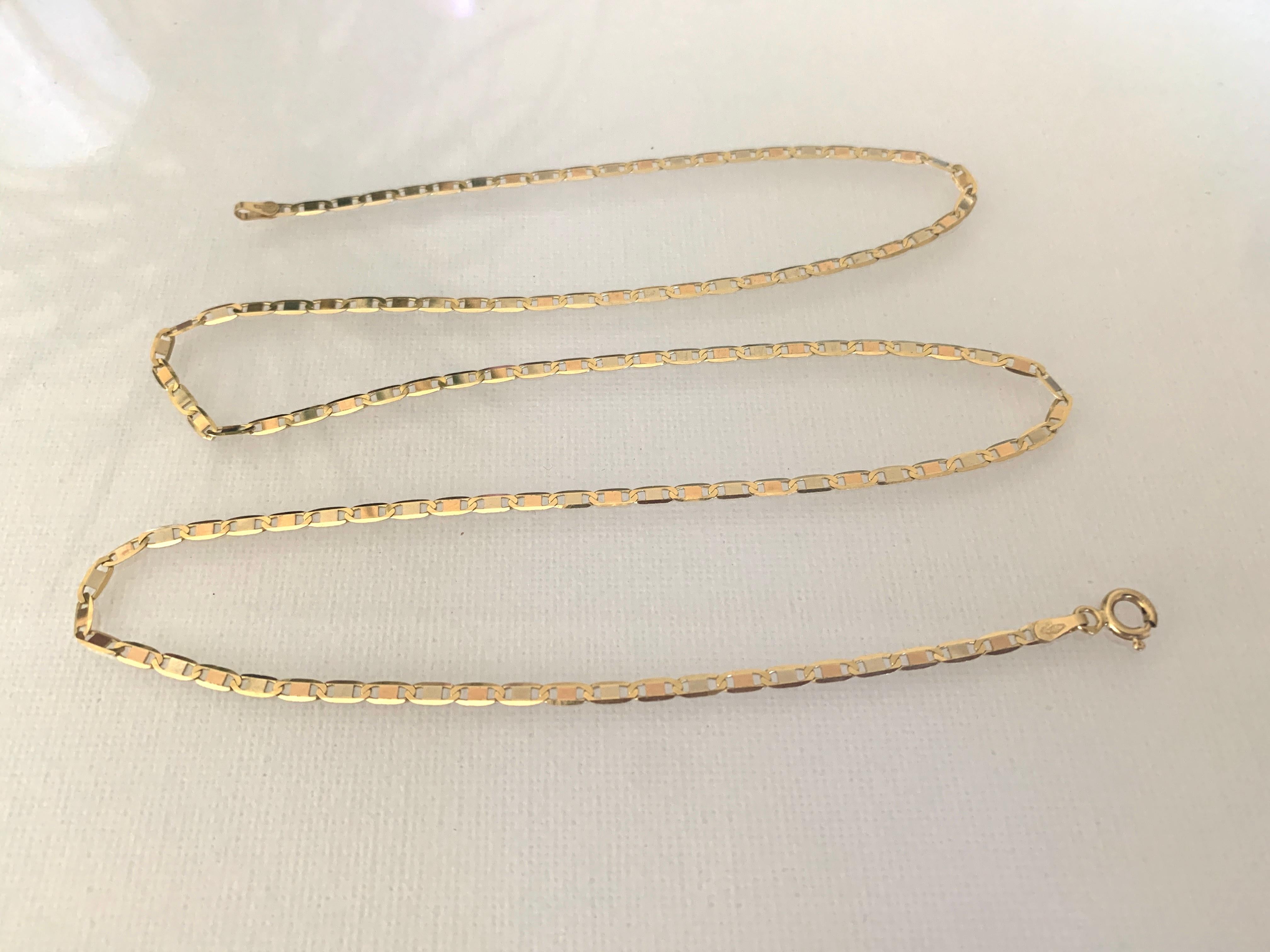 Precioso
collar moderno de oro de 18 ct 
compuesto de oro rosa, oro blanco y oro amarillo 
que brilla al captar la luz 
bonito para el día y la noche
con marcas de provincia italianas & 750
es un diseño elegante y chic que tiene un atractivo