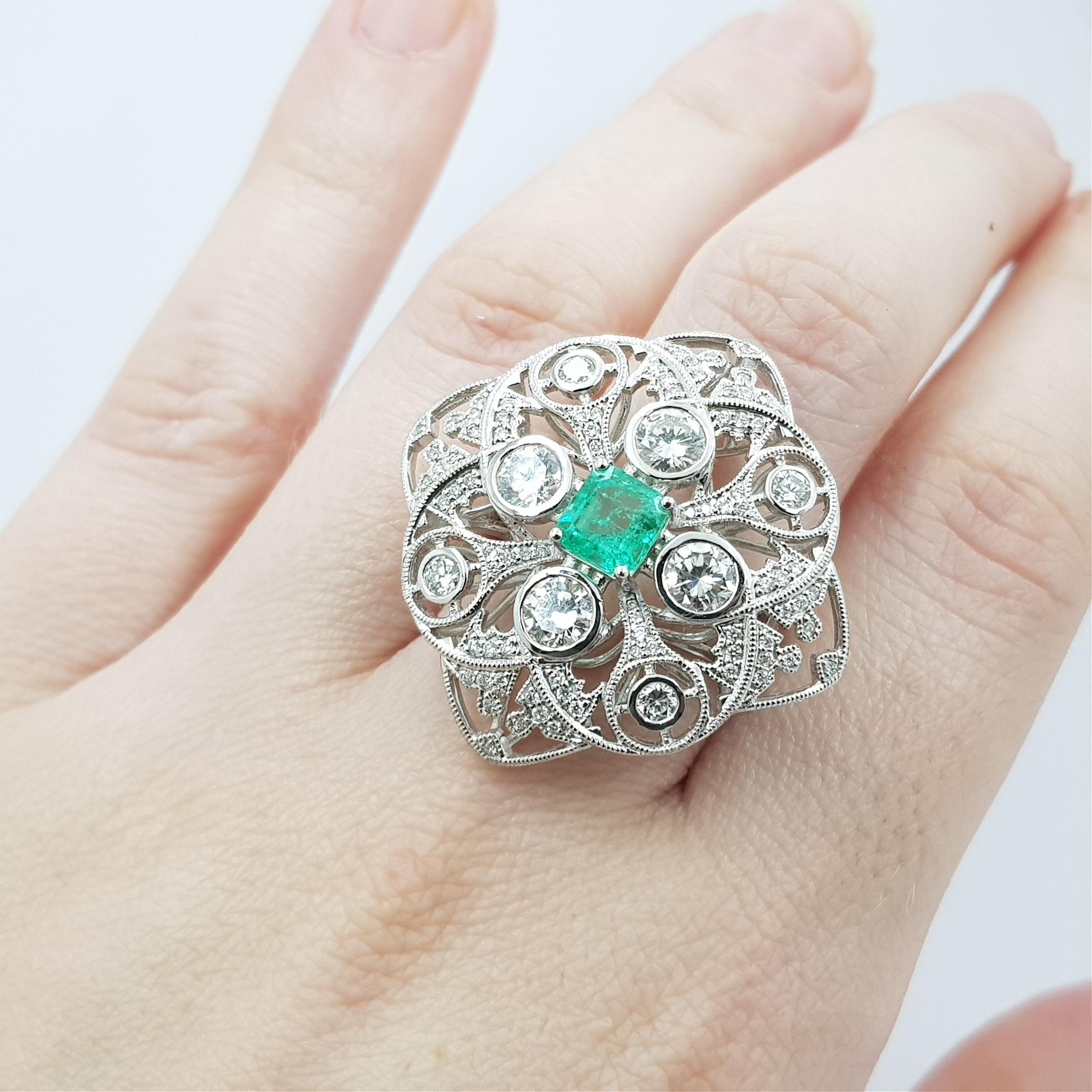 18ct Art Deco Style Emerald & 1.8ct TDW Diamond Cocktail Ring In New Condition For Sale In FORTITUDE VALLEY, QLD