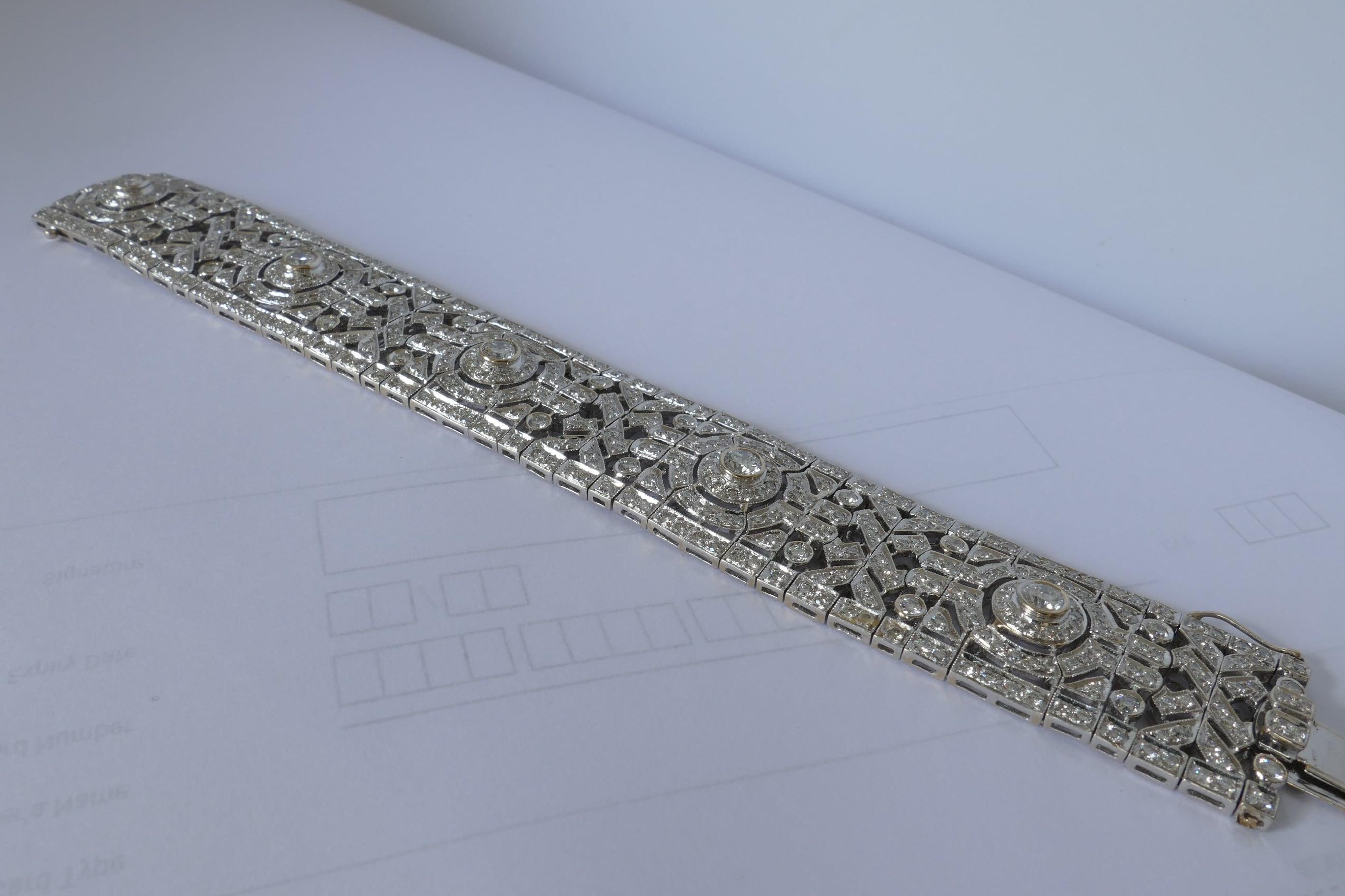 Mixed Cut 18 Carat Art Deco Style Multi High Level Diamond Bracelet For Sale