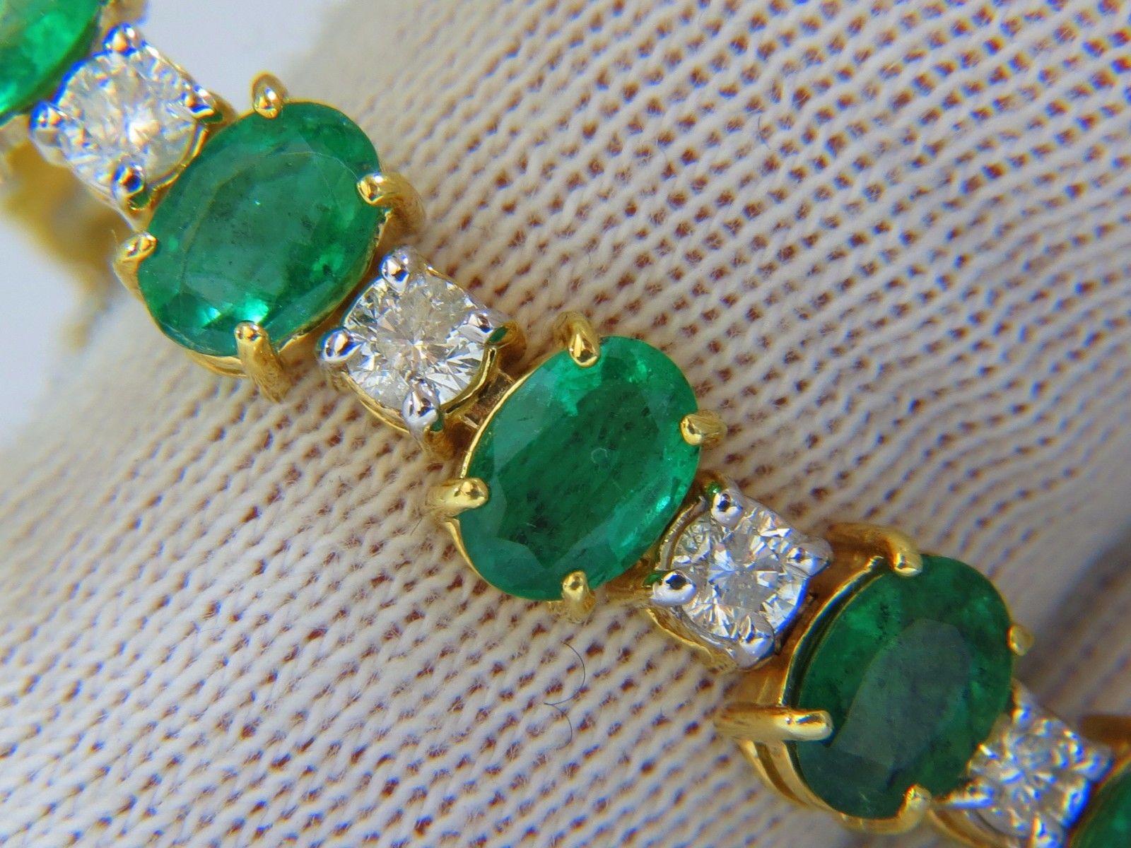 Emeralds & Diamonds Classic Tennis.

15.00ct. Natural emeralds bracelet.

Oval, full cuts 

Clean clarity

Transparent & Vivid Greens.

 average: 7 X 5mm

21 count.



3.00ct Diamonds

Rounds & full cuts

Si-2 clarity.

G-colors.

14kt. yellow gold