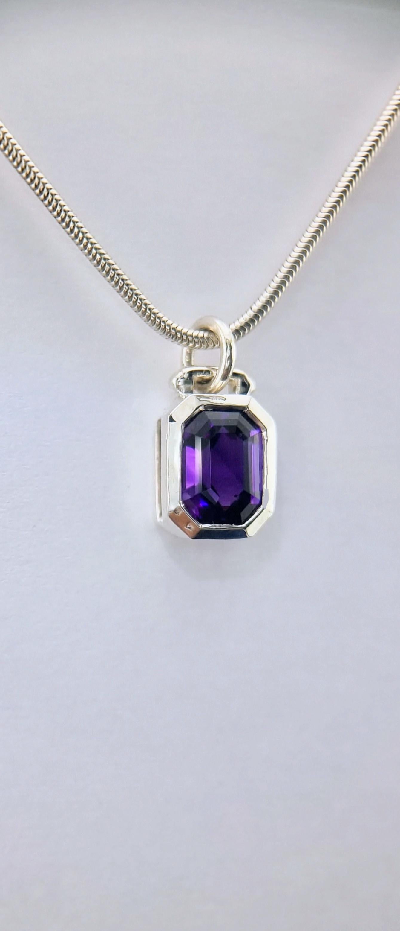 Anhänger mit 1,8 Karat Amethyst im Smaragdschliff und Seemannsanhänger aus Sterlingsilber im Angebot 1